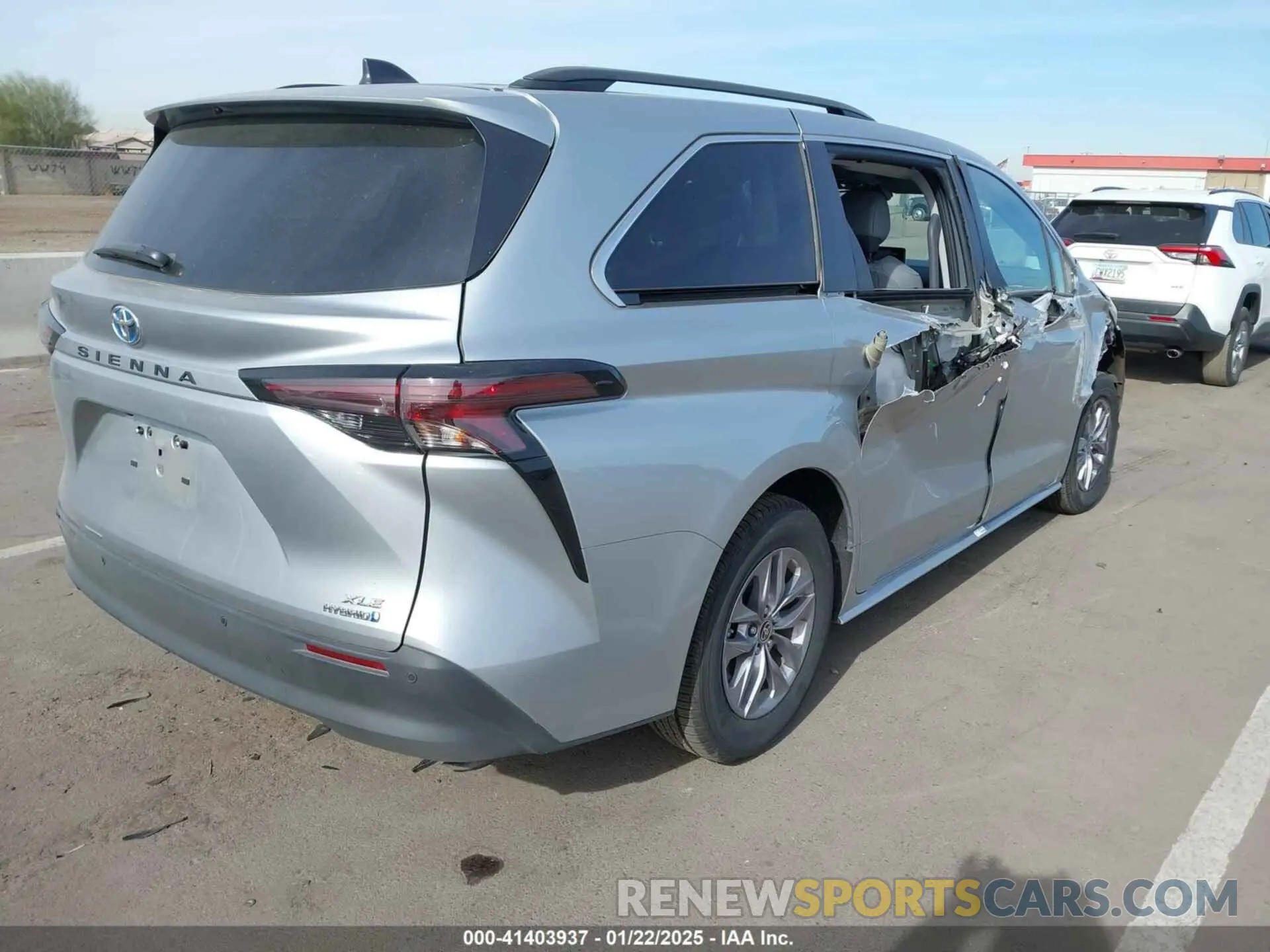 4 Photograph of a damaged car 5TDYRKEC8RS193614 TOYOTA SIENNA 2024