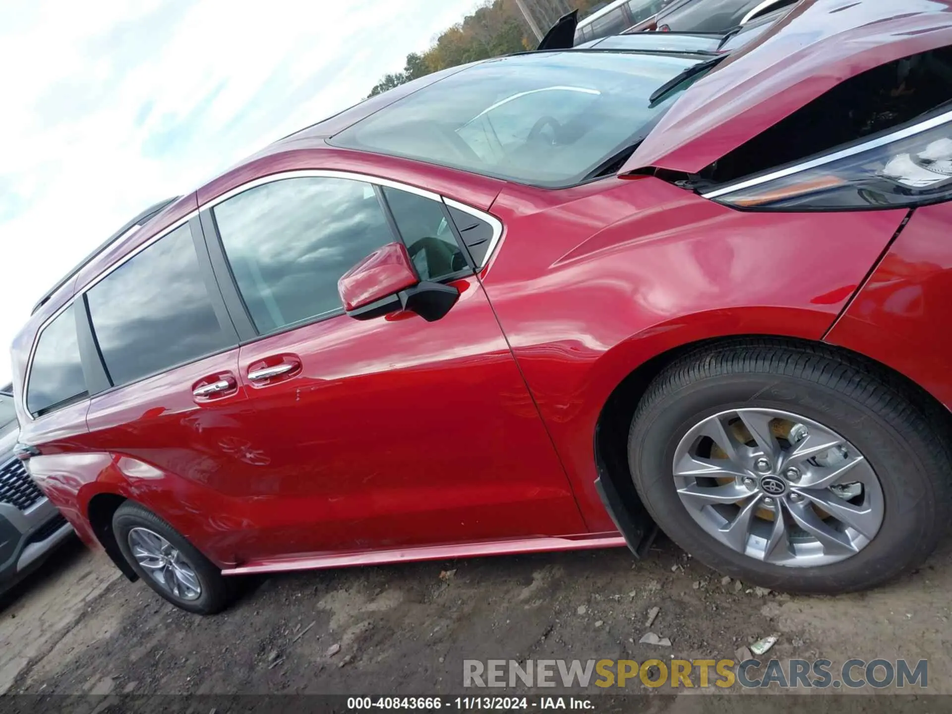 13 Photograph of a damaged car 5TDYRKEC8RS207866 TOYOTA SIENNA 2024