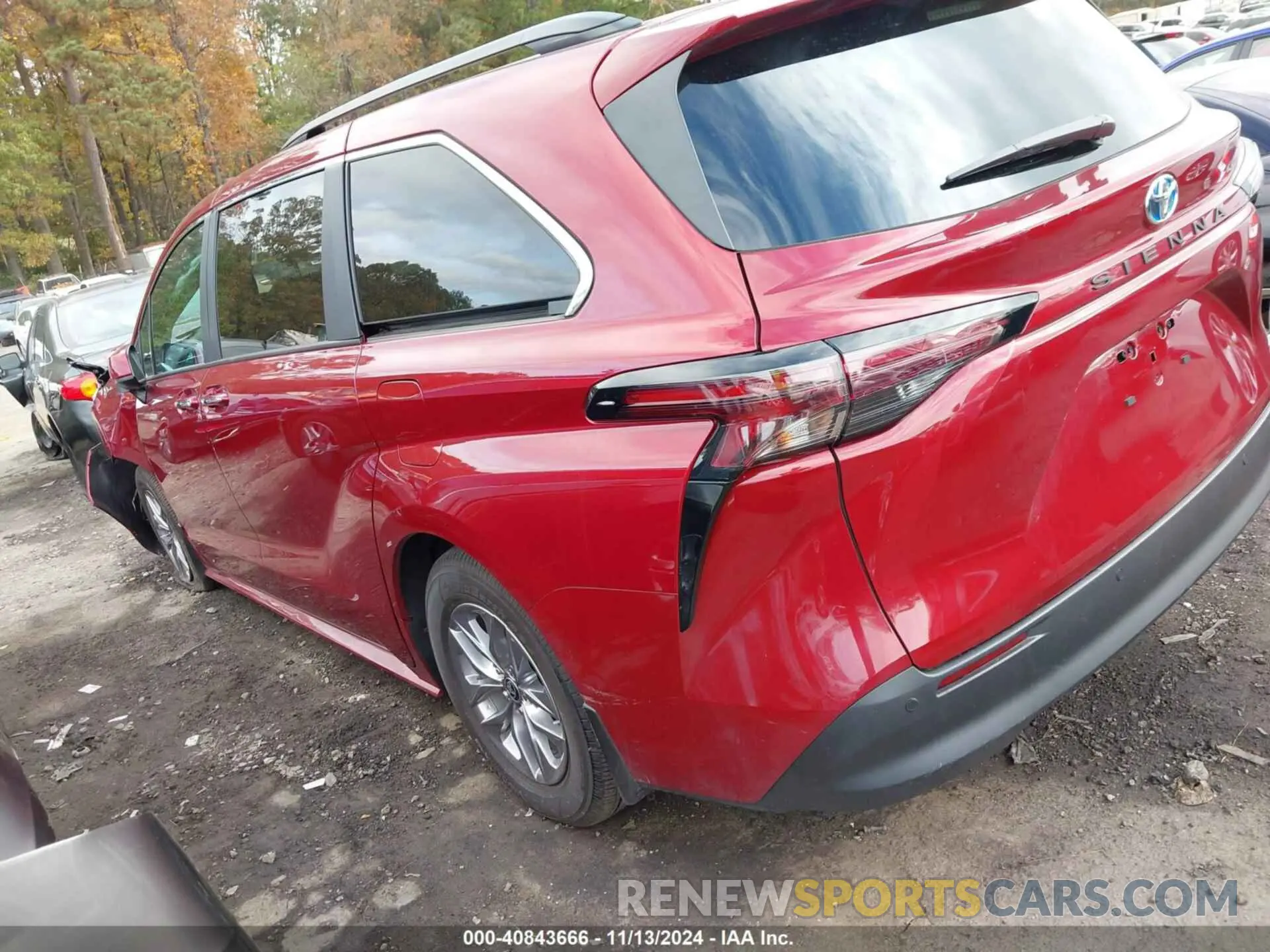 3 Photograph of a damaged car 5TDYRKEC8RS207866 TOYOTA SIENNA 2024