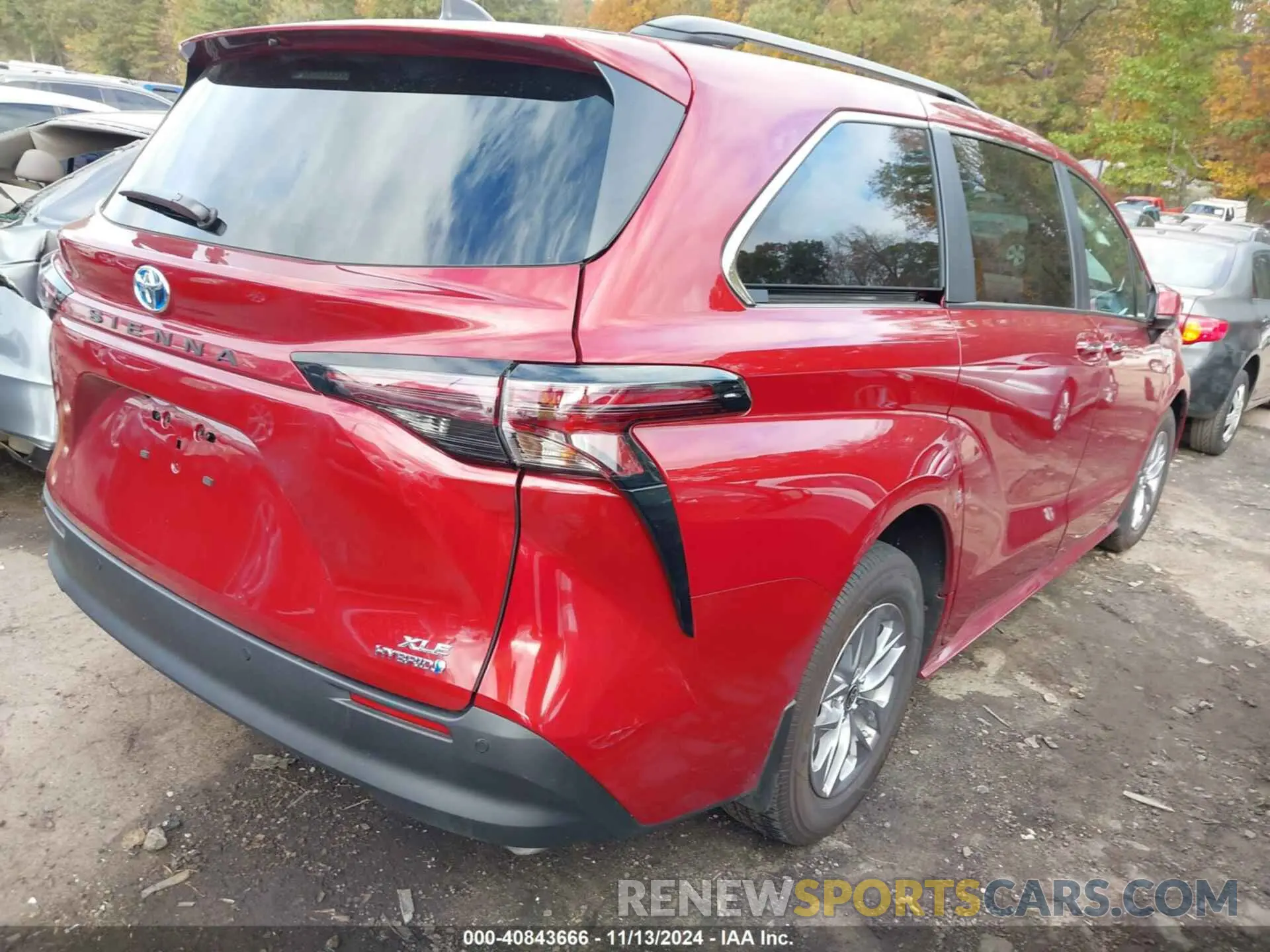 4 Photograph of a damaged car 5TDYRKEC8RS207866 TOYOTA SIENNA 2024