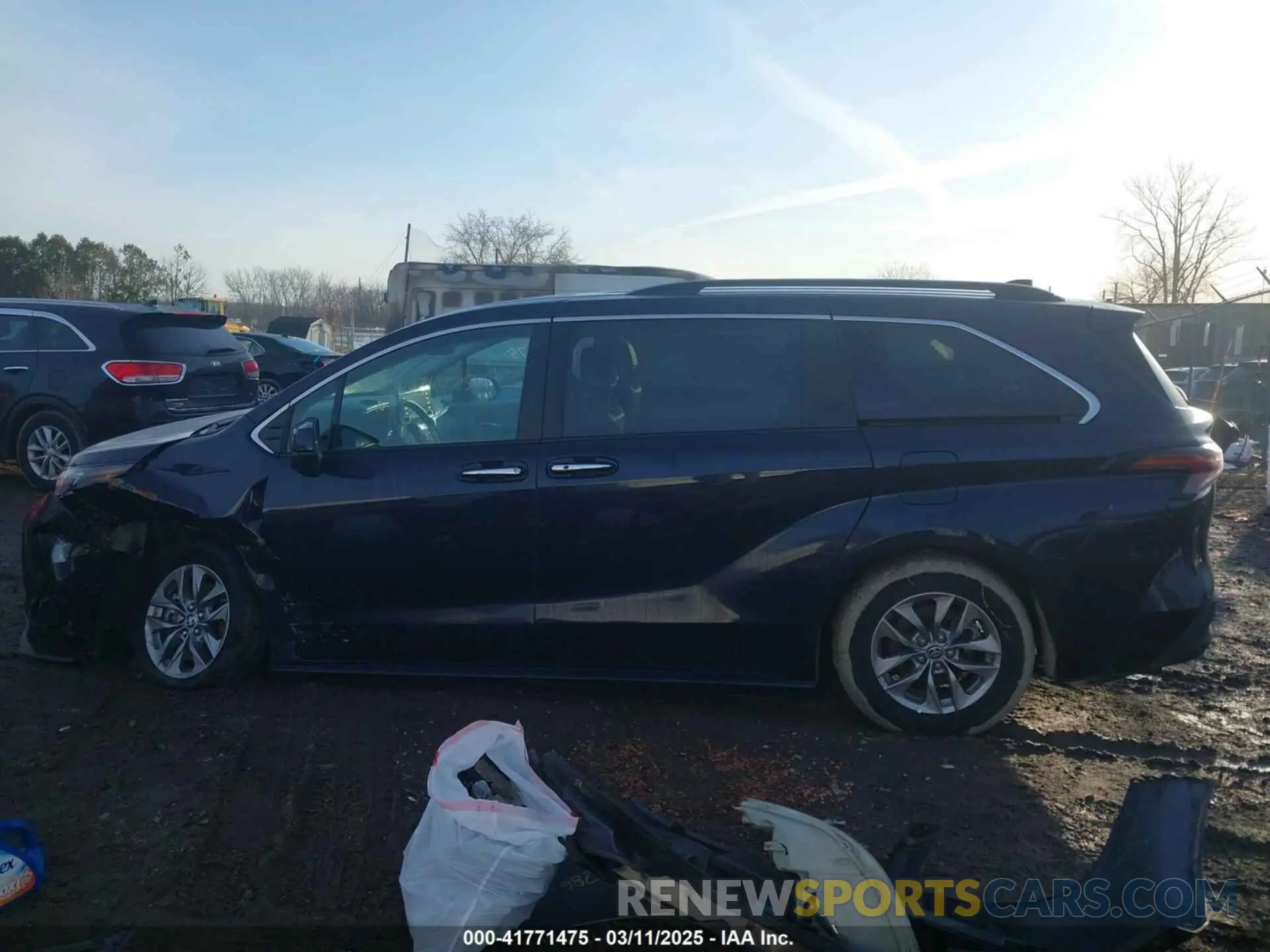 15 Photograph of a damaged car 5TDYRKEC8RS215451 TOYOTA SIENNA 2024