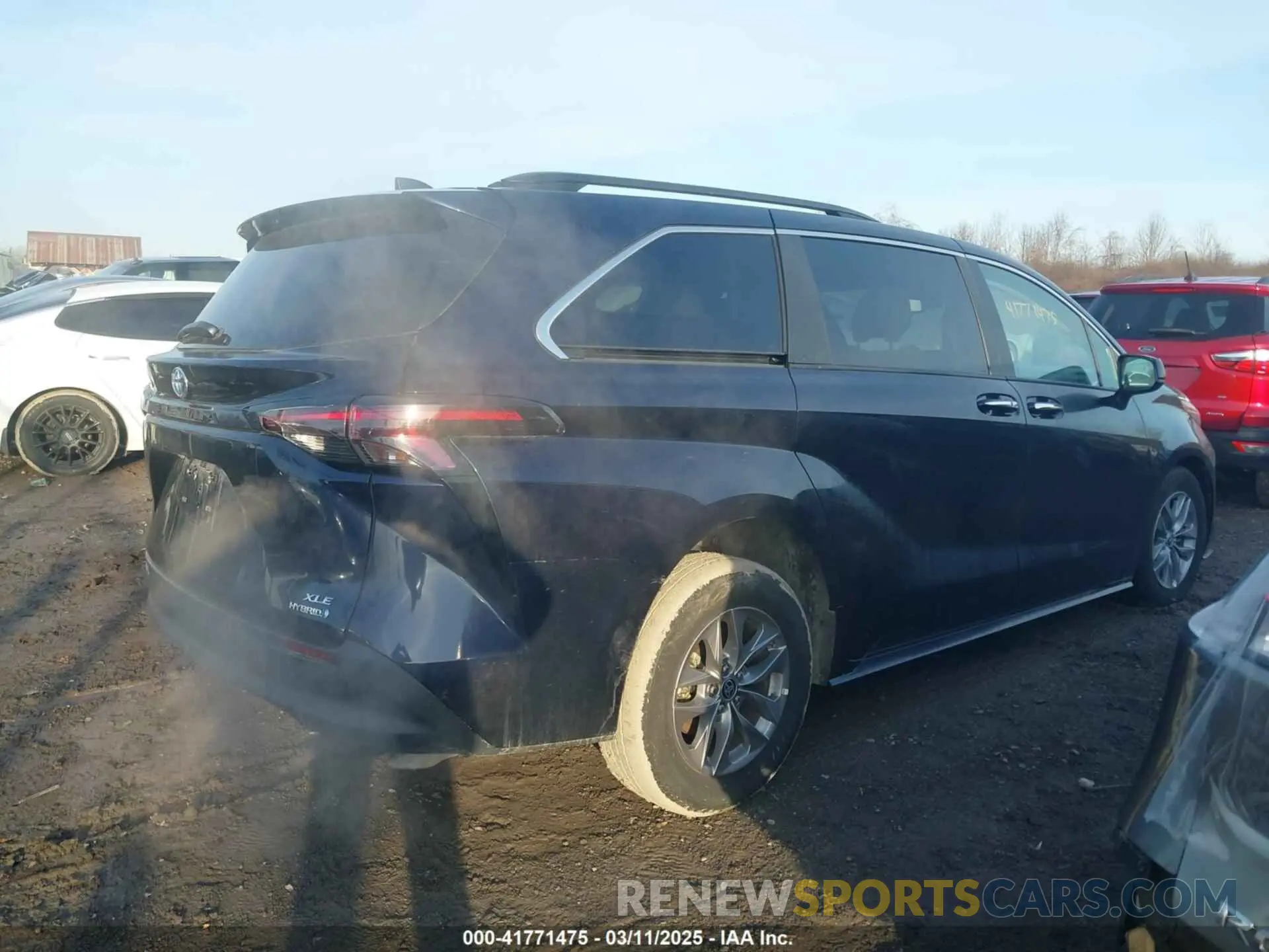 4 Photograph of a damaged car 5TDYRKEC8RS215451 TOYOTA SIENNA 2024