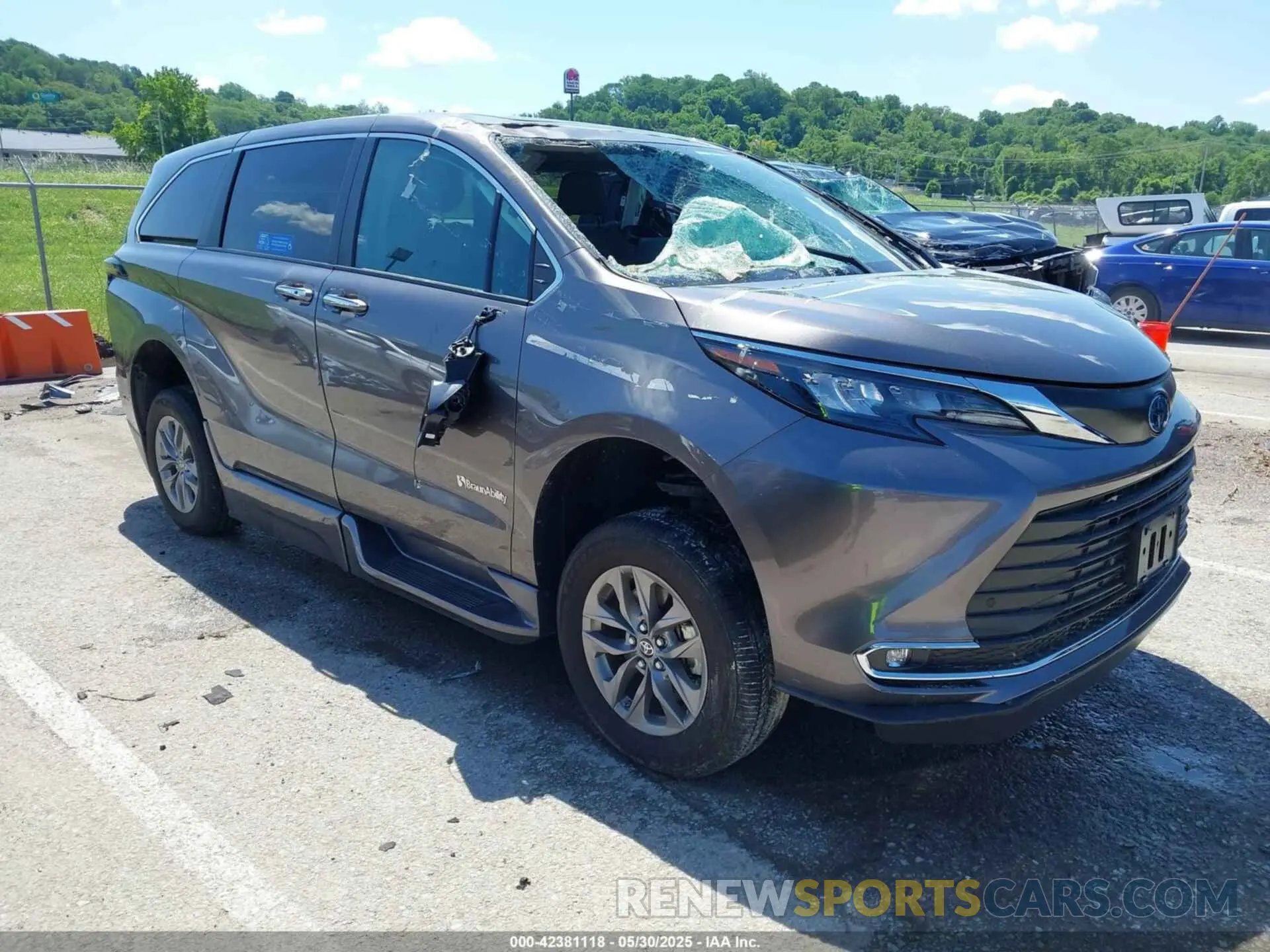 1 Photograph of a damaged car 5TDYRKECXRS180167 TOYOTA SIENNA 2024
