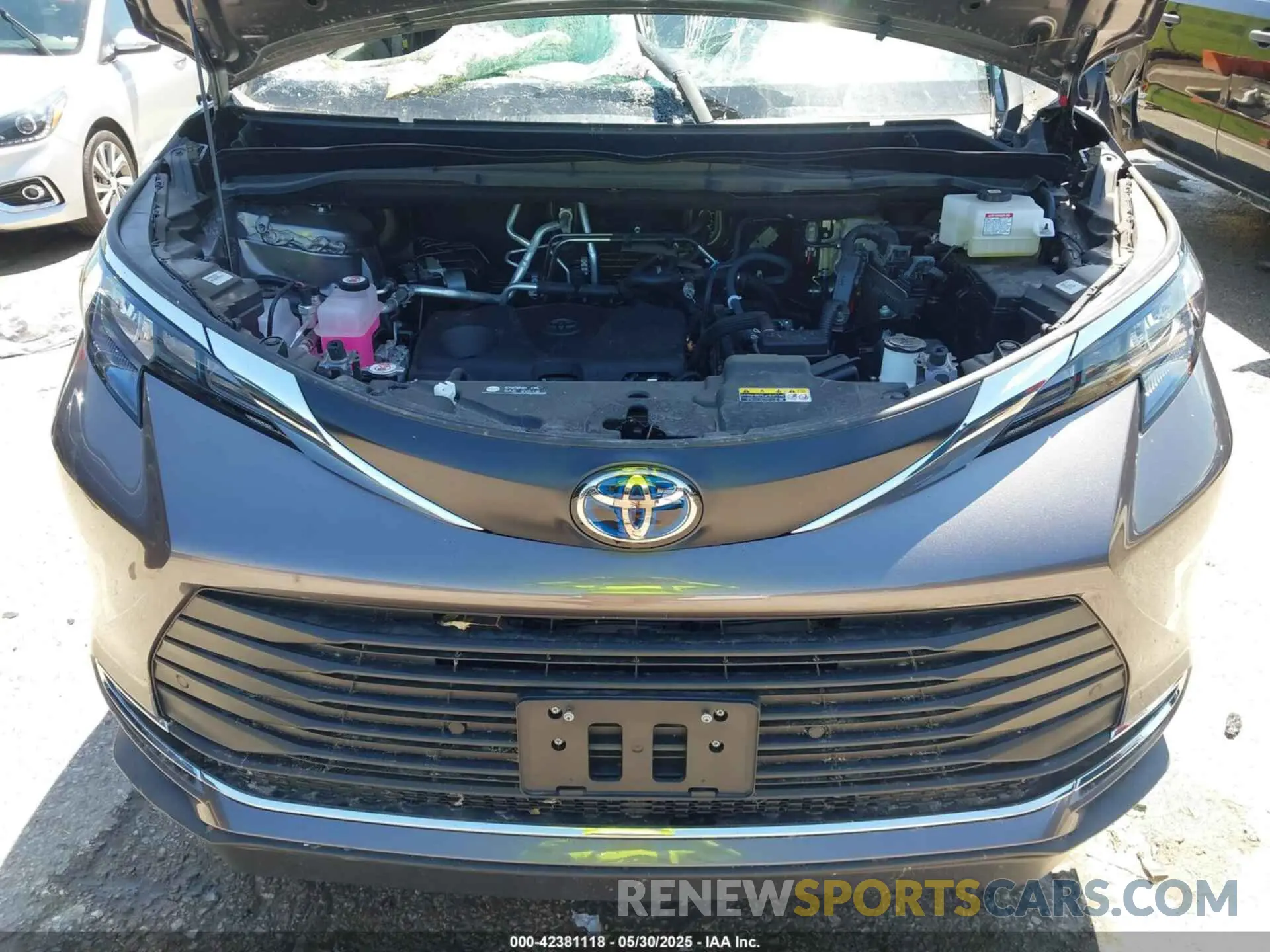 10 Photograph of a damaged car 5TDYRKECXRS180167 TOYOTA SIENNA 2024