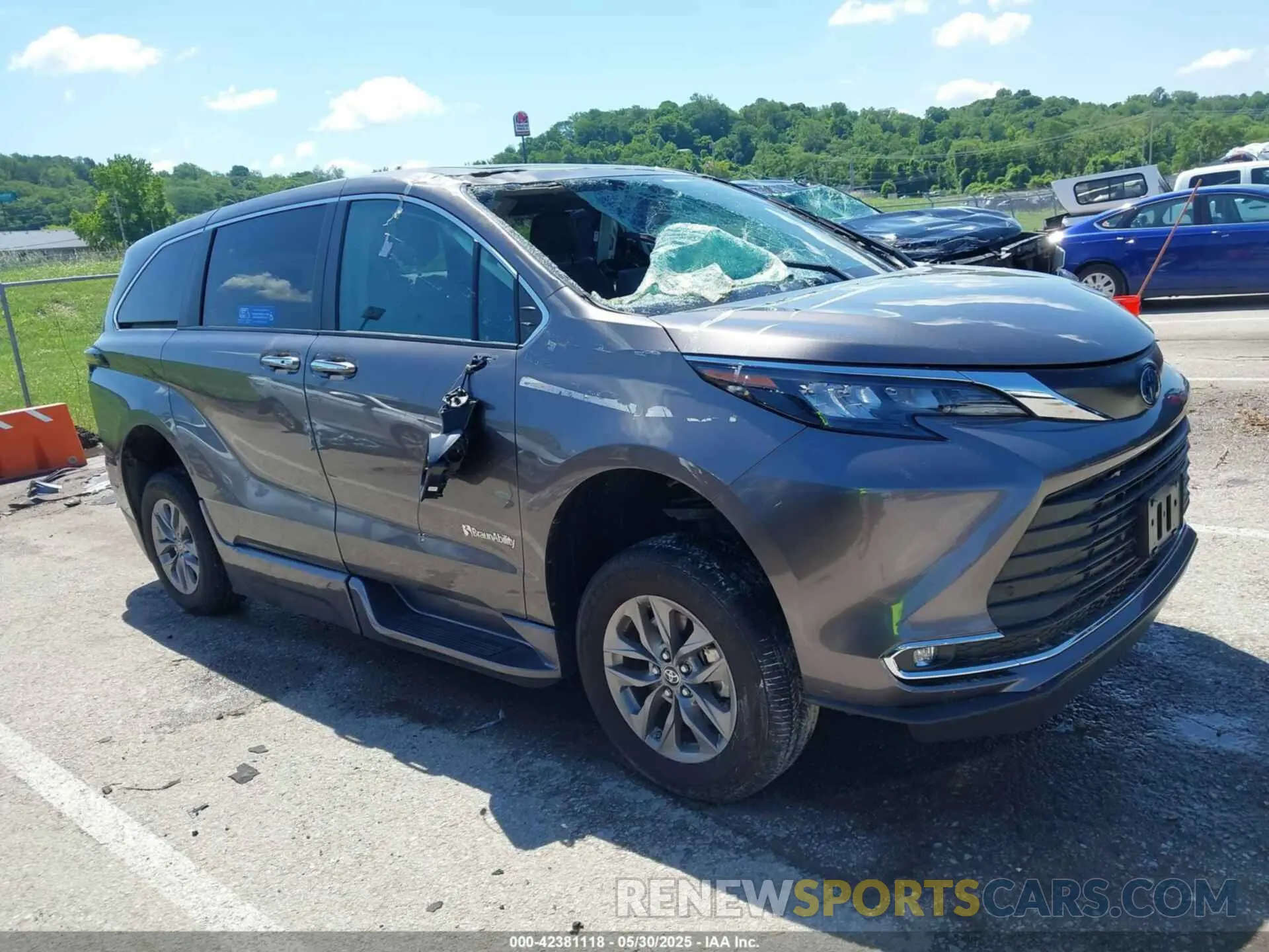 13 Photograph of a damaged car 5TDYRKECXRS180167 TOYOTA SIENNA 2024