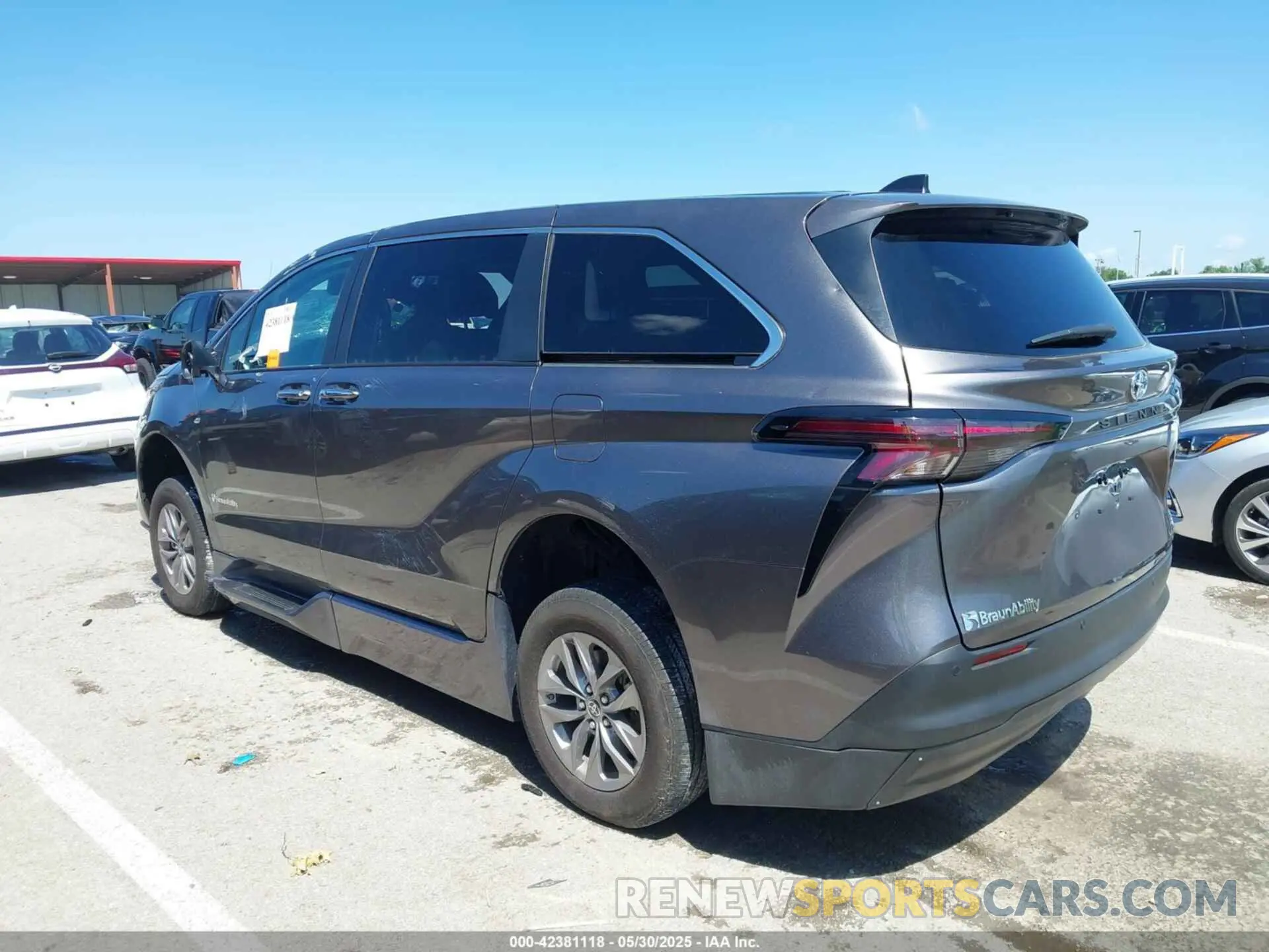 14 Photograph of a damaged car 5TDYRKECXRS180167 TOYOTA SIENNA 2024