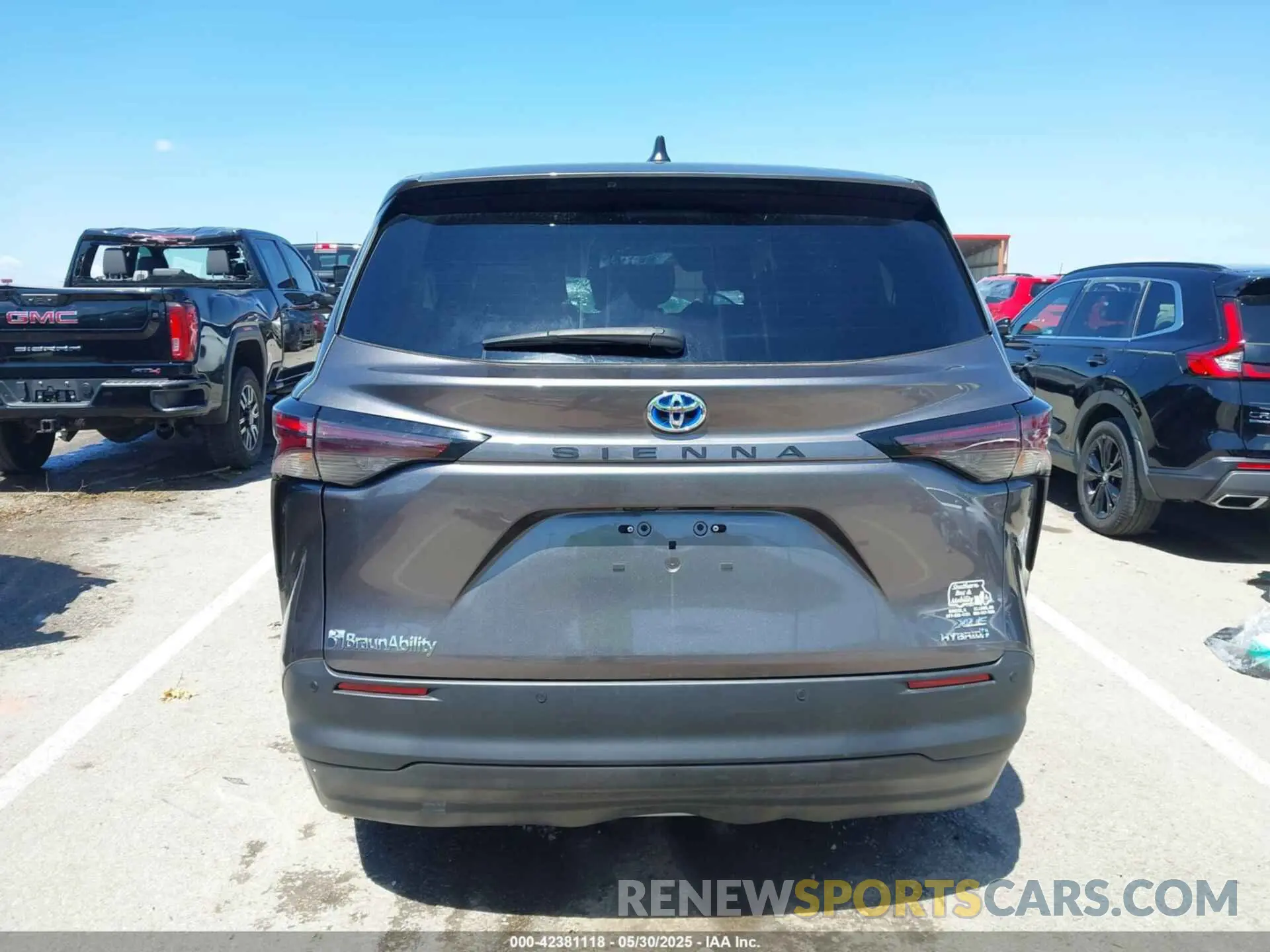 16 Photograph of a damaged car 5TDYRKECXRS180167 TOYOTA SIENNA 2024