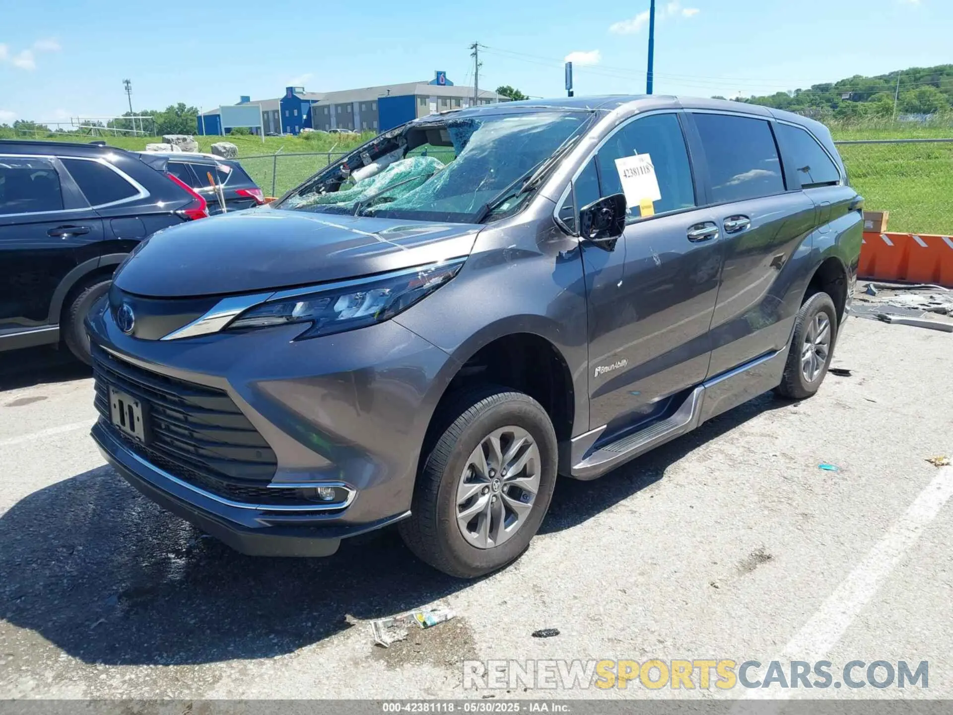2 Photograph of a damaged car 5TDYRKECXRS180167 TOYOTA SIENNA 2024