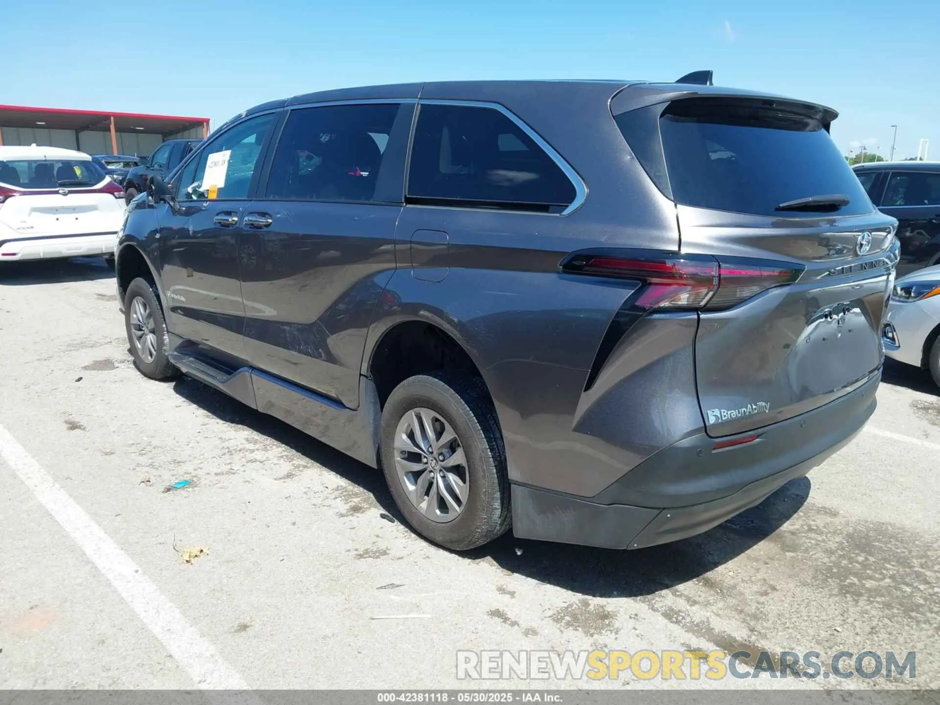 3 Photograph of a damaged car 5TDYRKECXRS180167 TOYOTA SIENNA 2024