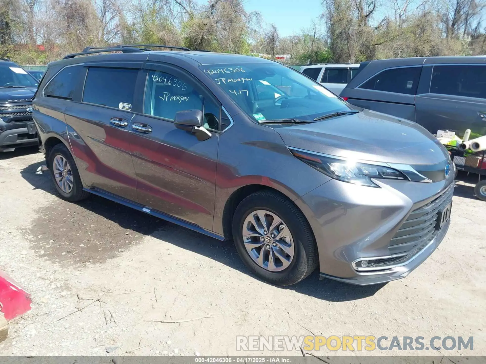1 Photograph of a damaged car 5TDYSKFC1RS149845 TOYOTA SIENNA 2024