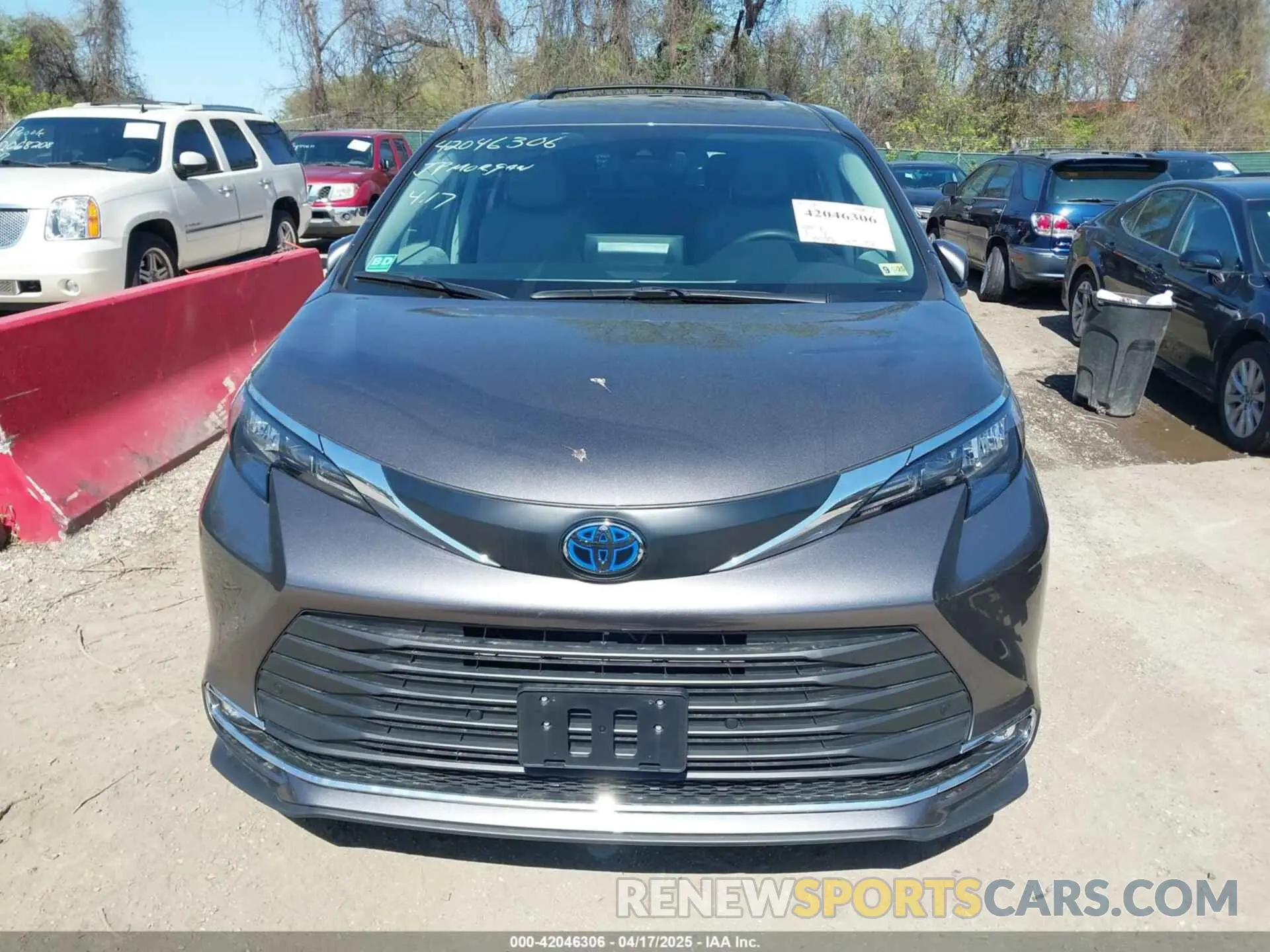 12 Photograph of a damaged car 5TDYSKFC1RS149845 TOYOTA SIENNA 2024