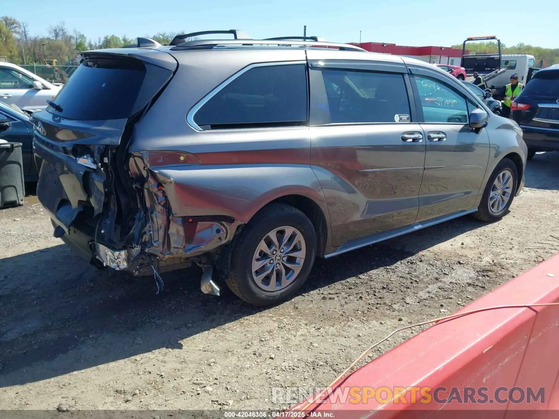 4 Photograph of a damaged car 5TDYSKFC1RS149845 TOYOTA SIENNA 2024