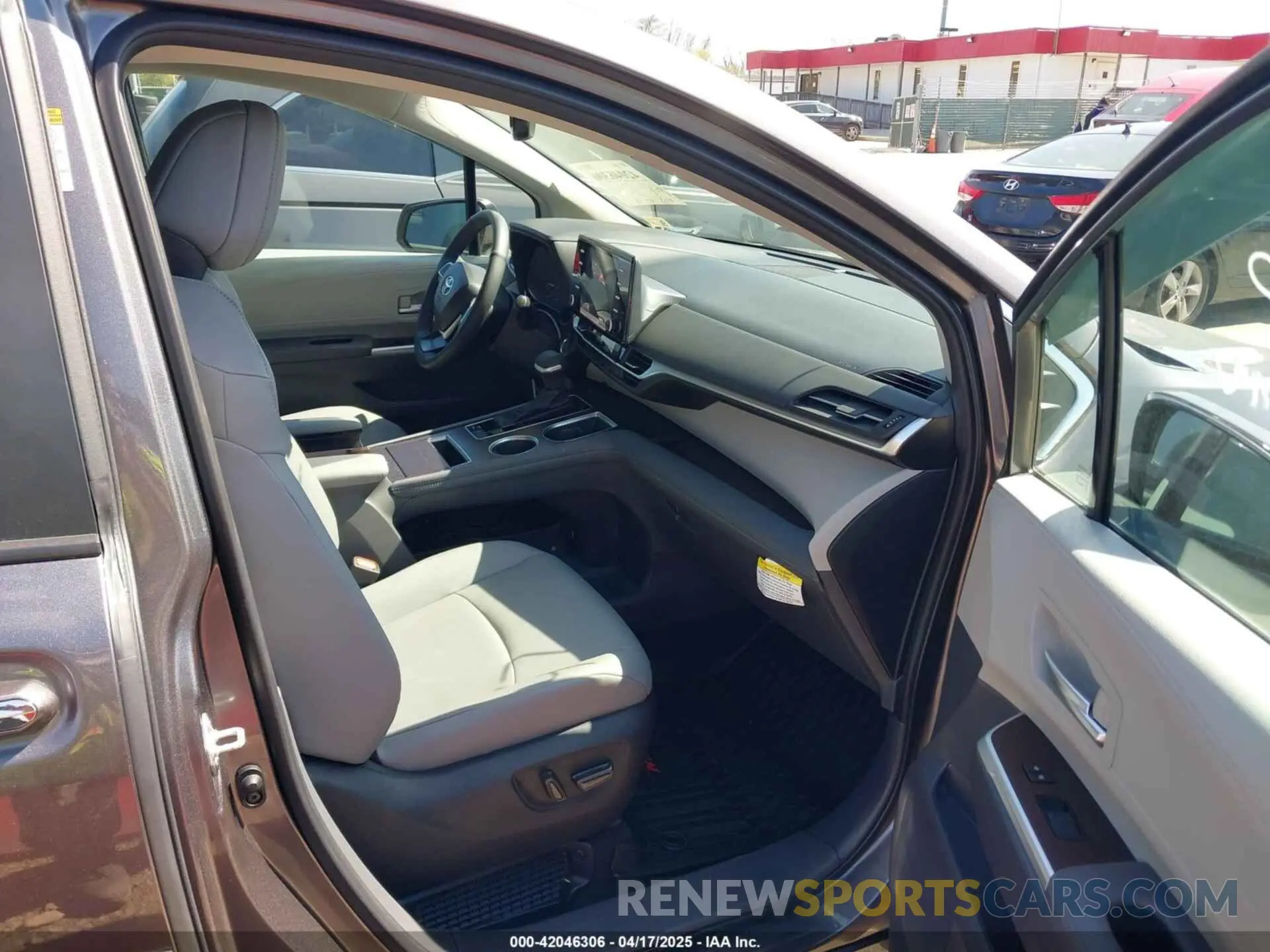 5 Photograph of a damaged car 5TDYSKFC1RS149845 TOYOTA SIENNA 2024