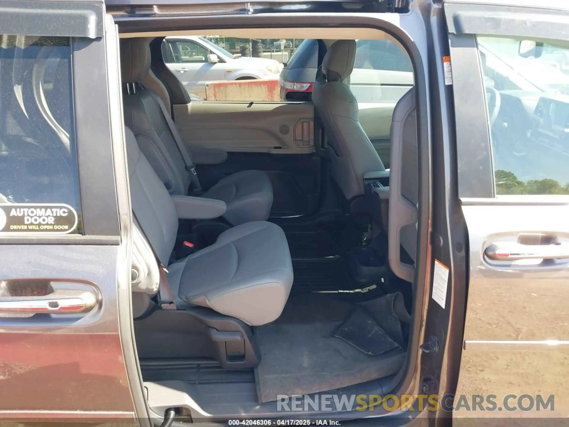 8 Photograph of a damaged car 5TDYSKFC1RS149845 TOYOTA SIENNA 2024