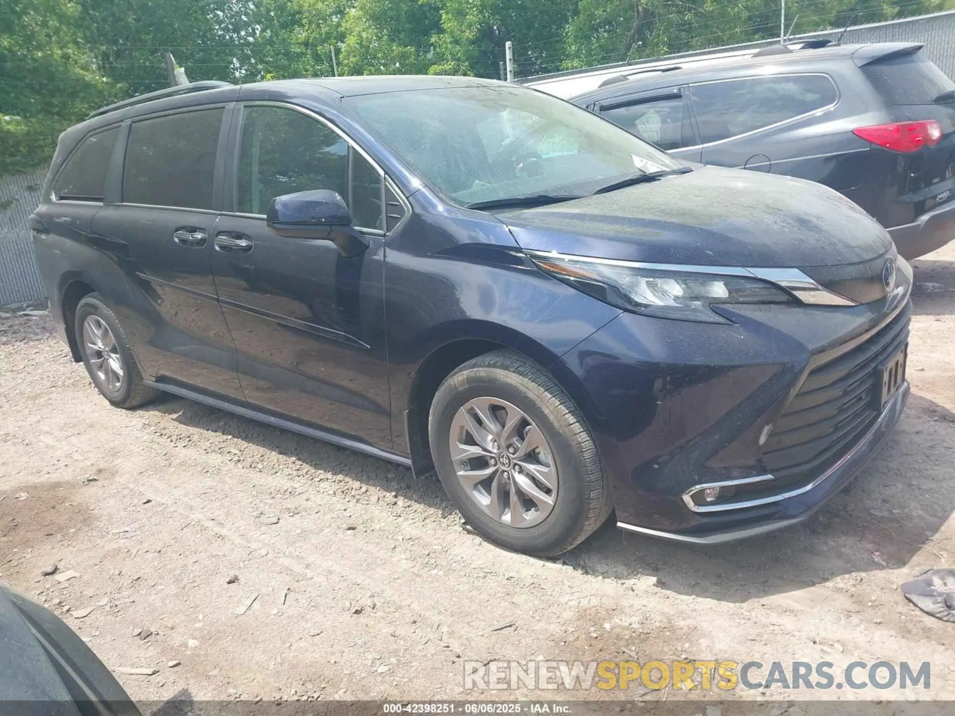 1 Photograph of a damaged car 5TDYSKFC5RS130067 TOYOTA SIENNA 2024