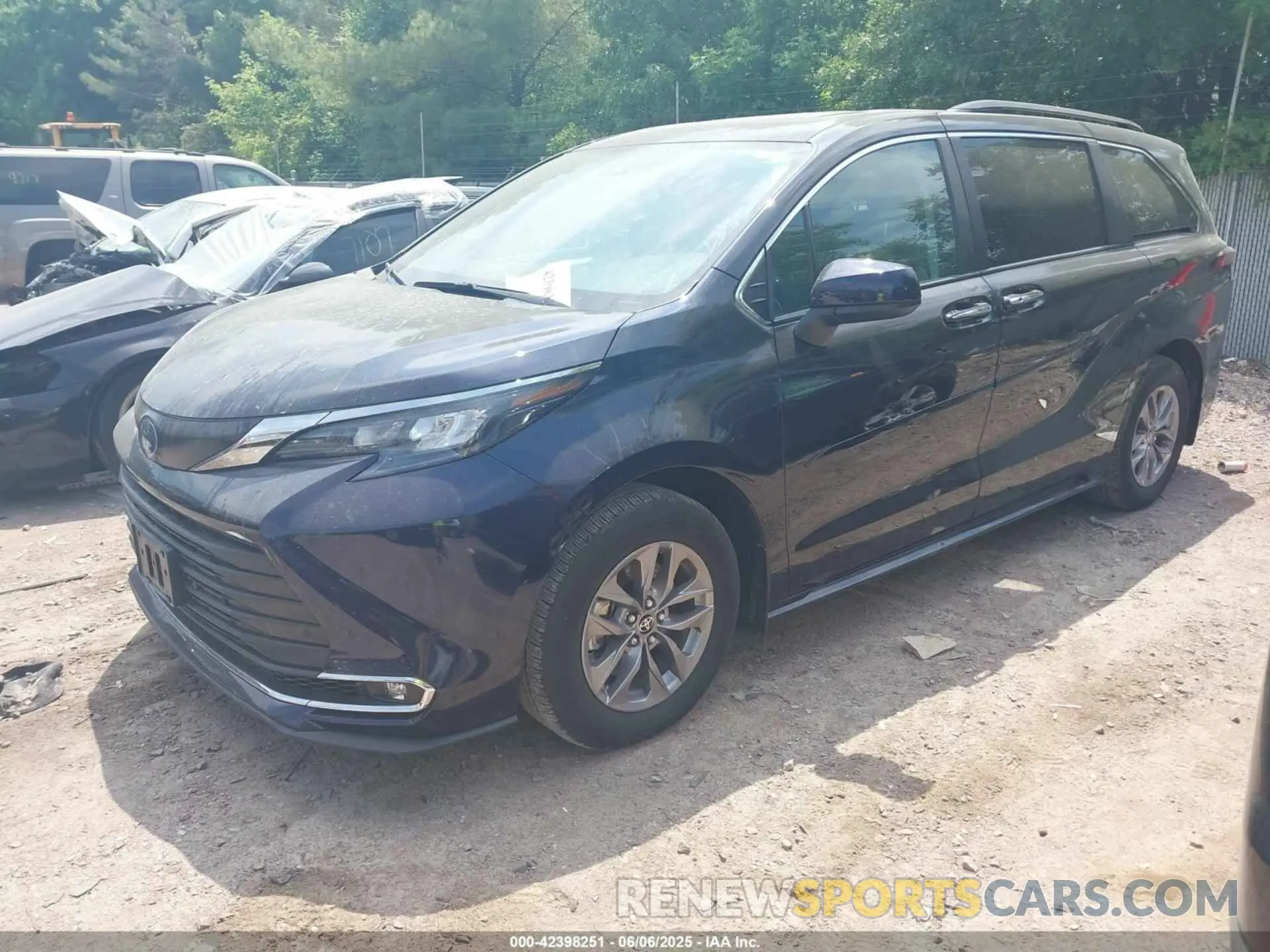 2 Photograph of a damaged car 5TDYSKFC5RS130067 TOYOTA SIENNA 2024