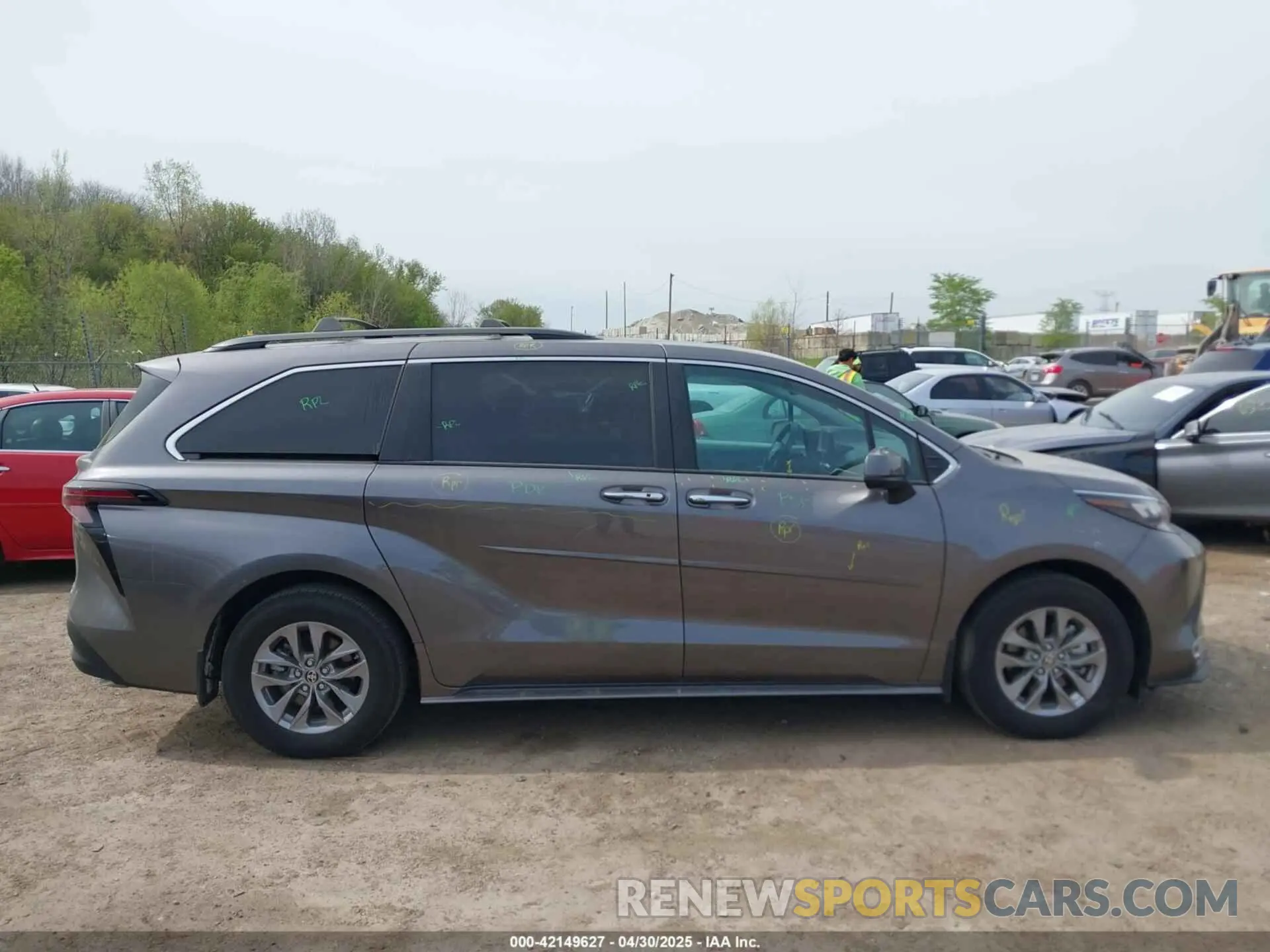 13 Photograph of a damaged car 5TDYSKFC5RS139626 TOYOTA SIENNA 2024