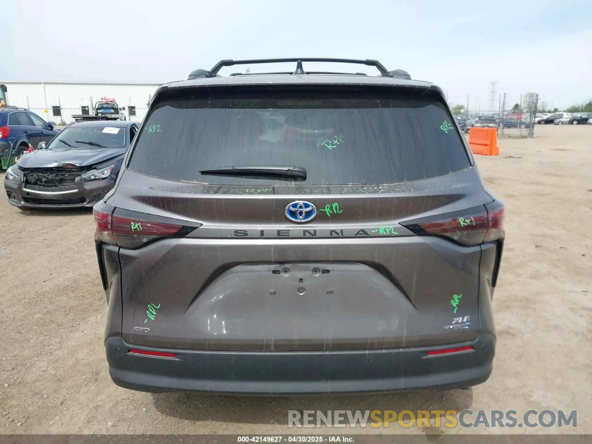 16 Photograph of a damaged car 5TDYSKFC5RS139626 TOYOTA SIENNA 2024