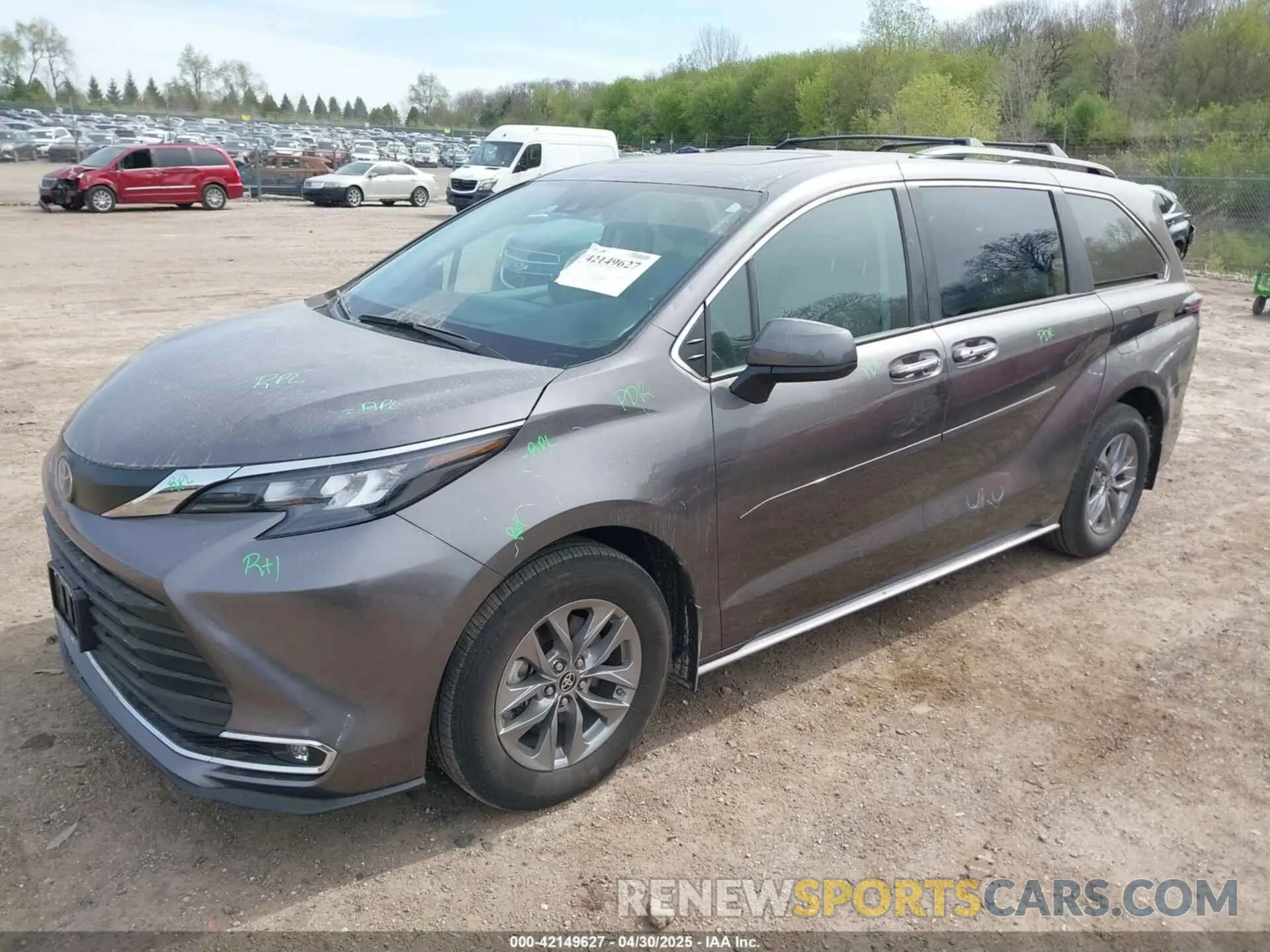 2 Photograph of a damaged car 5TDYSKFC5RS139626 TOYOTA SIENNA 2024