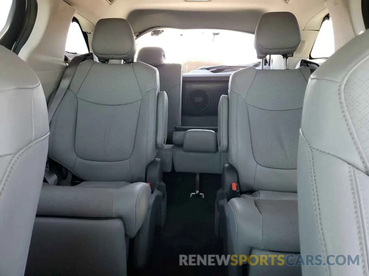 10 Photograph of a damaged car 5TDZRKEC1RS187559 TOYOTA SIENNA 2024
