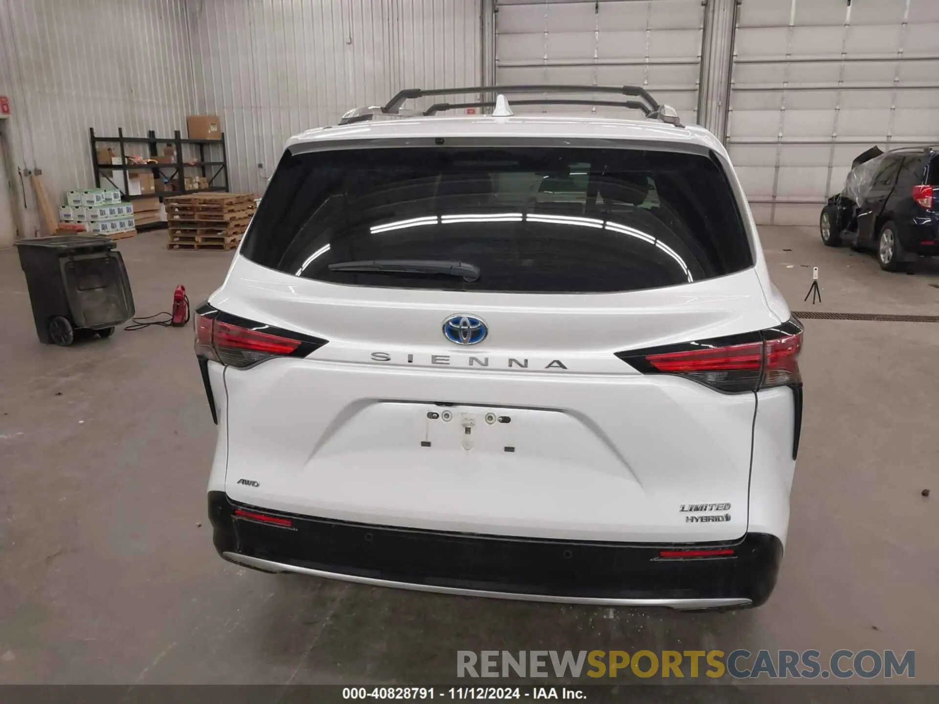 17 Photograph of a damaged car 5TDZSKFC0RS110247 TOYOTA SIENNA 2024