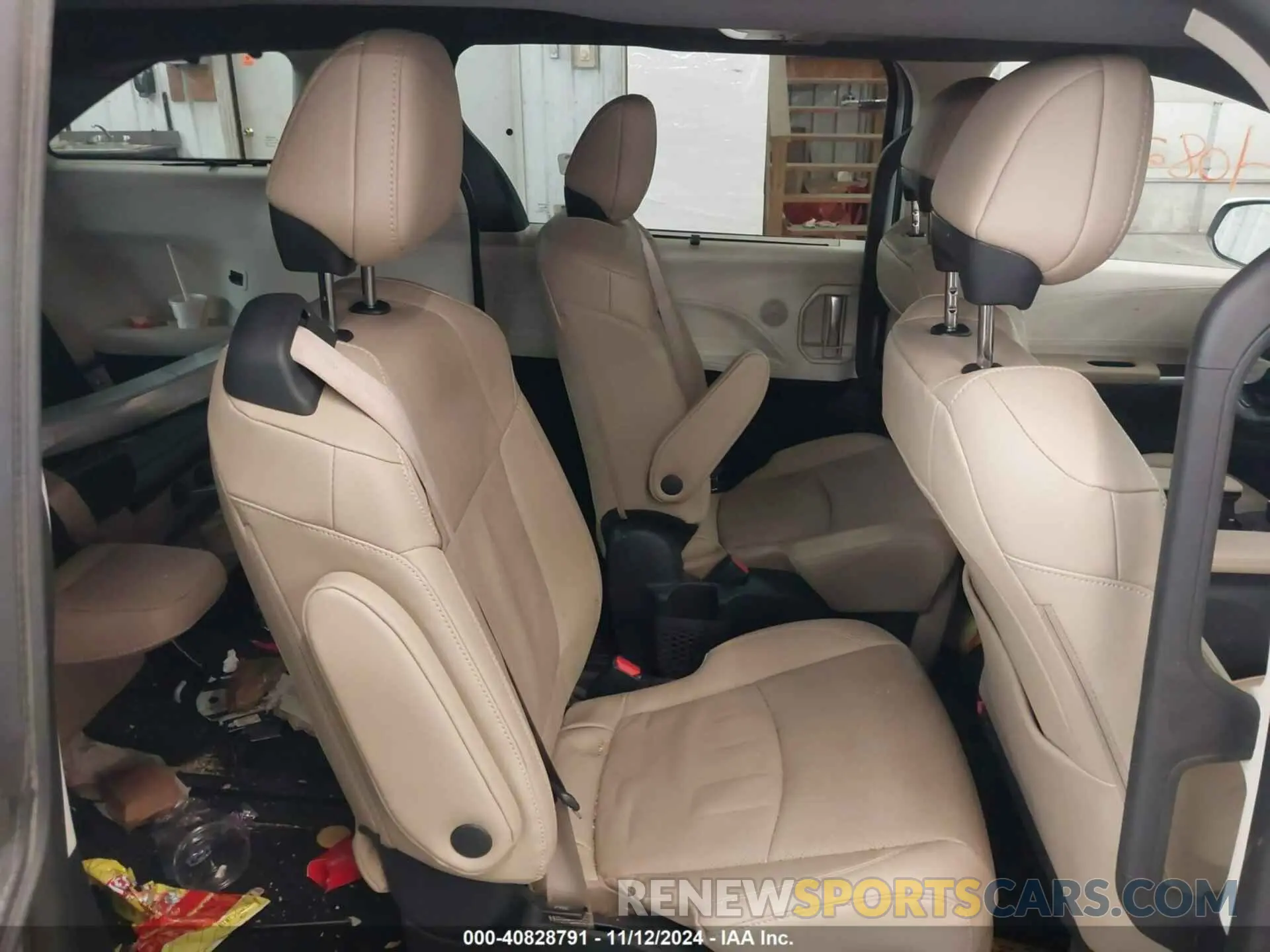 8 Photograph of a damaged car 5TDZSKFC0RS110247 TOYOTA SIENNA 2024