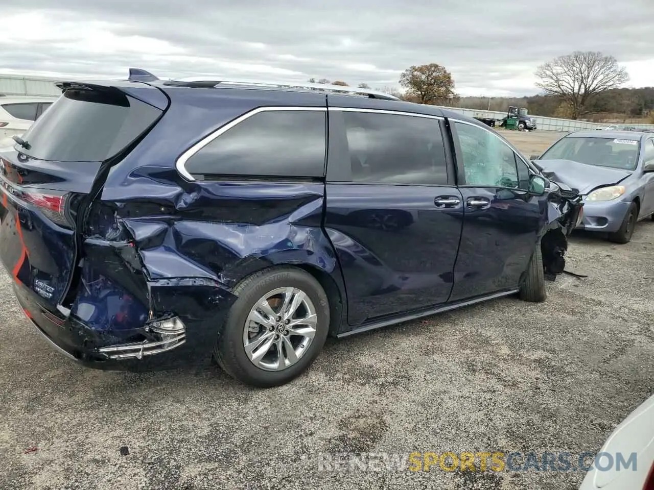 3 Photograph of a damaged car 5TDZSKFC3RS122795 TOYOTA SIENNA 2024