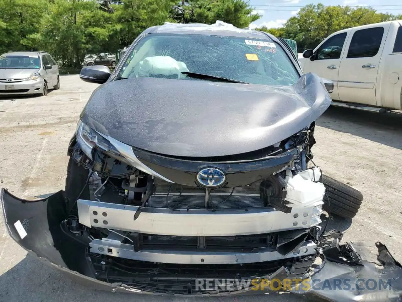 5 Photograph of a damaged car 5TDZSKFC5RS136486 TOYOTA SIENNA 2024