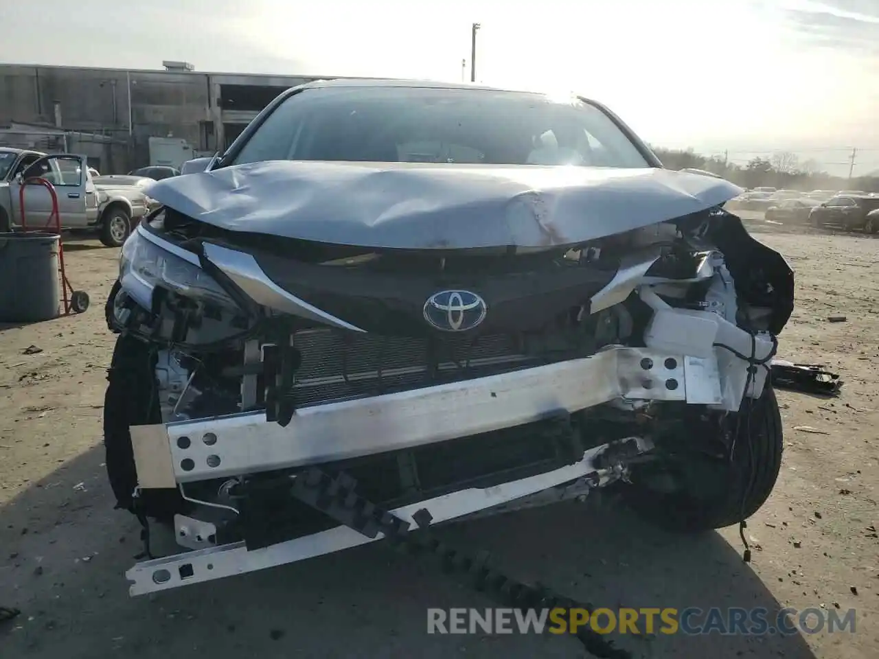 5 Photograph of a damaged car 5TDZSKFC9RS146938 TOYOTA SIENNA 2024