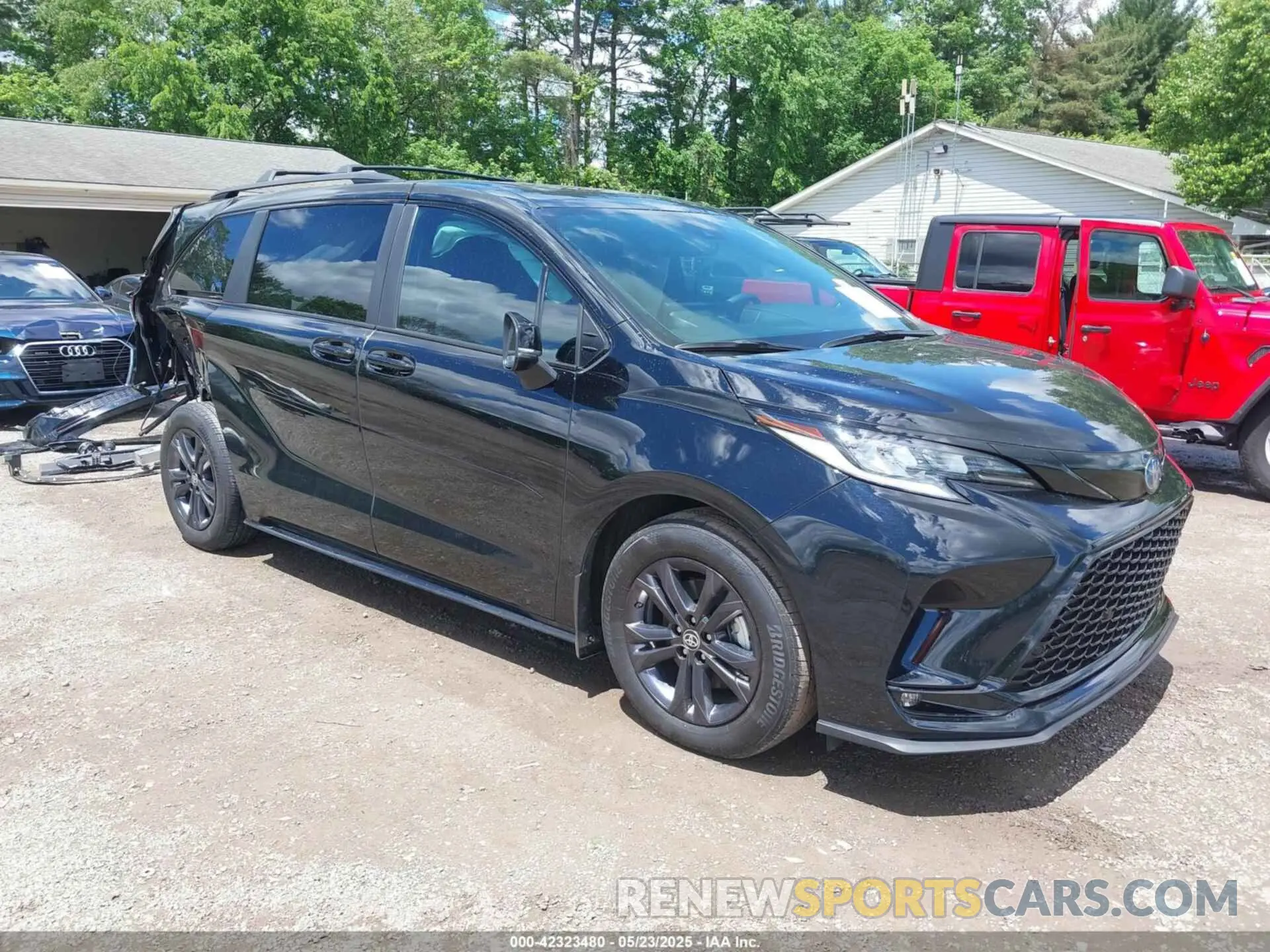 1 Photograph of a damaged car 5TDCSKFCXSS156213 TOYOTA SIENNA 2025