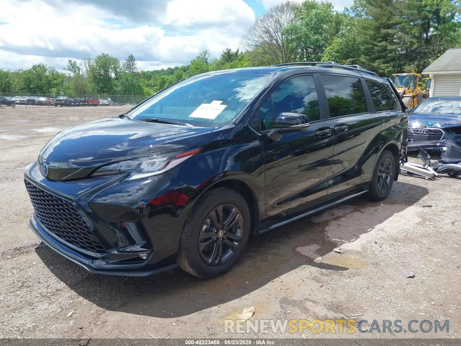 2 Photograph of a damaged car 5TDCSKFCXSS156213 TOYOTA SIENNA 2025