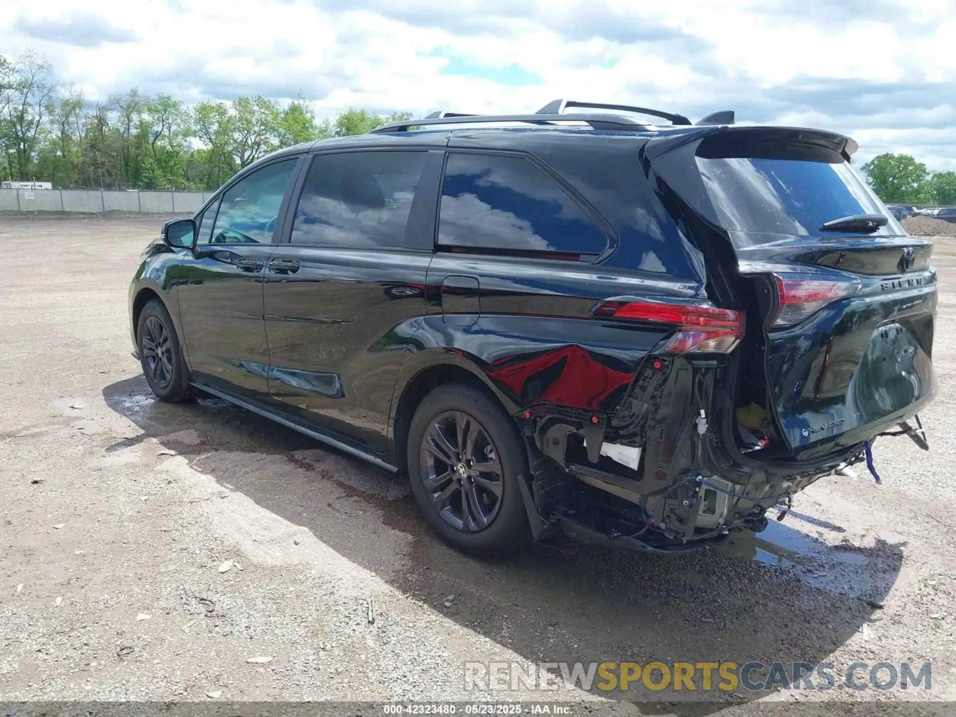 3 Photograph of a damaged car 5TDCSKFCXSS156213 TOYOTA SIENNA 2025