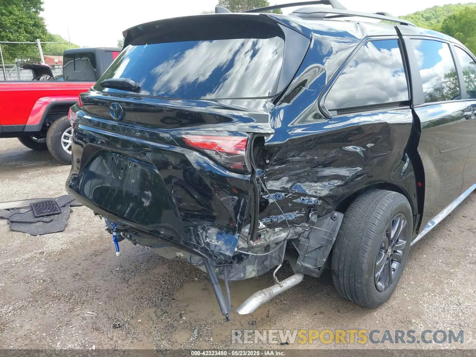 6 Photograph of a damaged car 5TDCSKFCXSS156213 TOYOTA SIENNA 2025