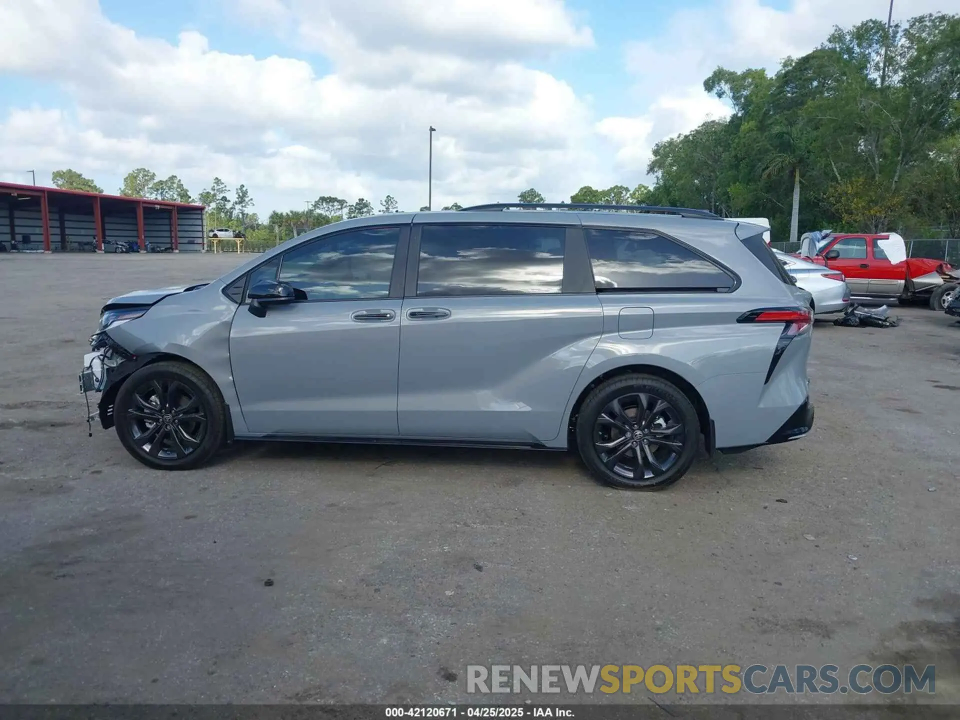 15 Photograph of a damaged car 5TDDRKEC5SS252980 TOYOTA SIENNA 2025