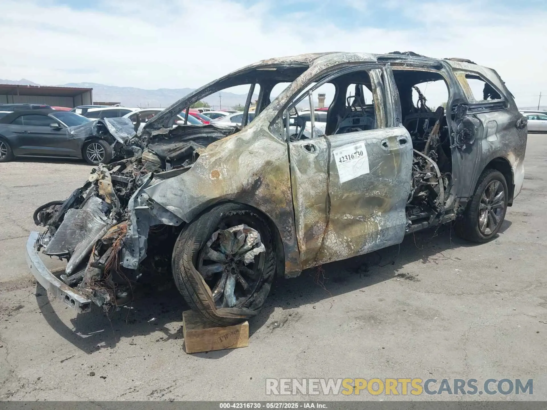 2 Photograph of a damaged car 5TDDRKEC7SS229054 TOYOTA SIENNA 2025