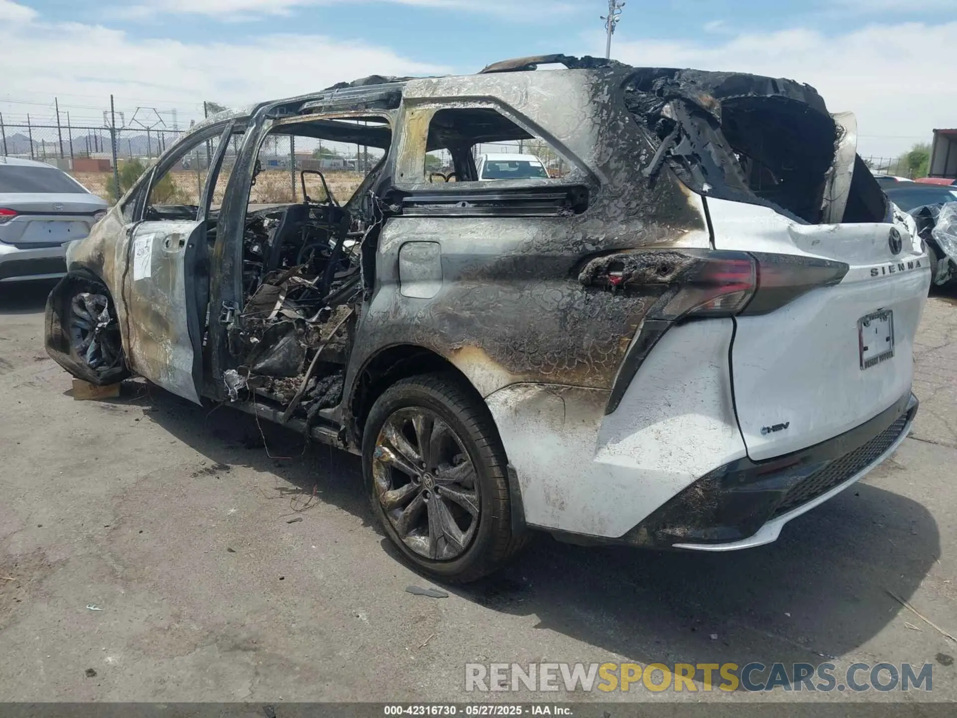 3 Photograph of a damaged car 5TDDRKEC7SS229054 TOYOTA SIENNA 2025