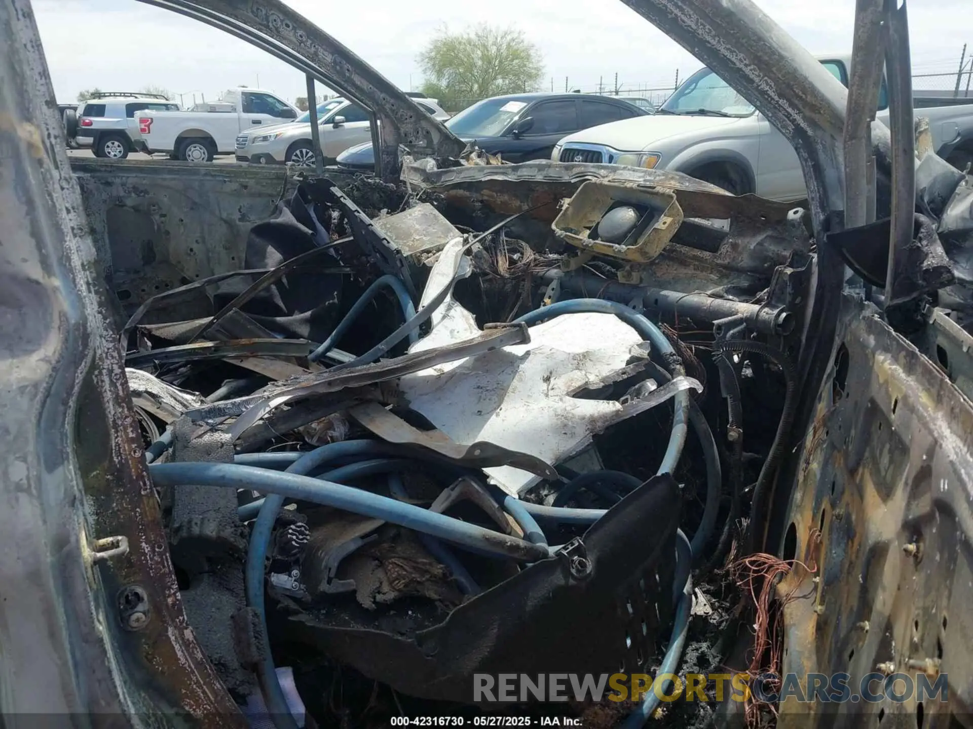 5 Photograph of a damaged car 5TDDRKEC7SS229054 TOYOTA SIENNA 2025
