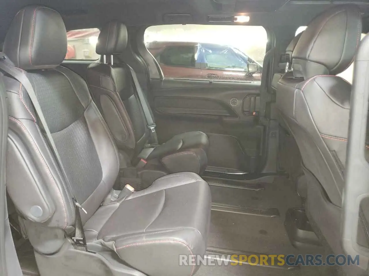 11 Photograph of a damaged car 5TDDSKFCXSS167538 TOYOTA SIENNA 2025