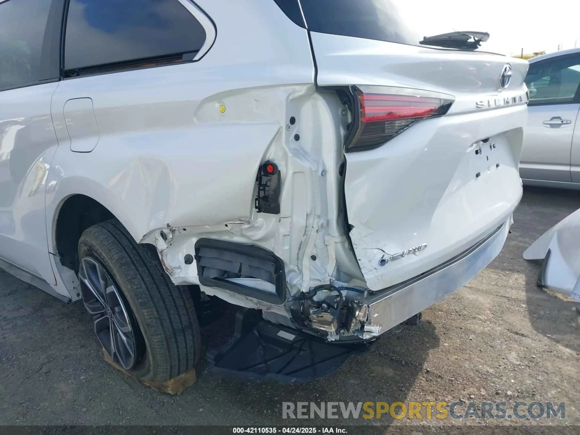 6 Photograph of a damaged car 5TDESKFC0SS168394 TOYOTA SIENNA 2025