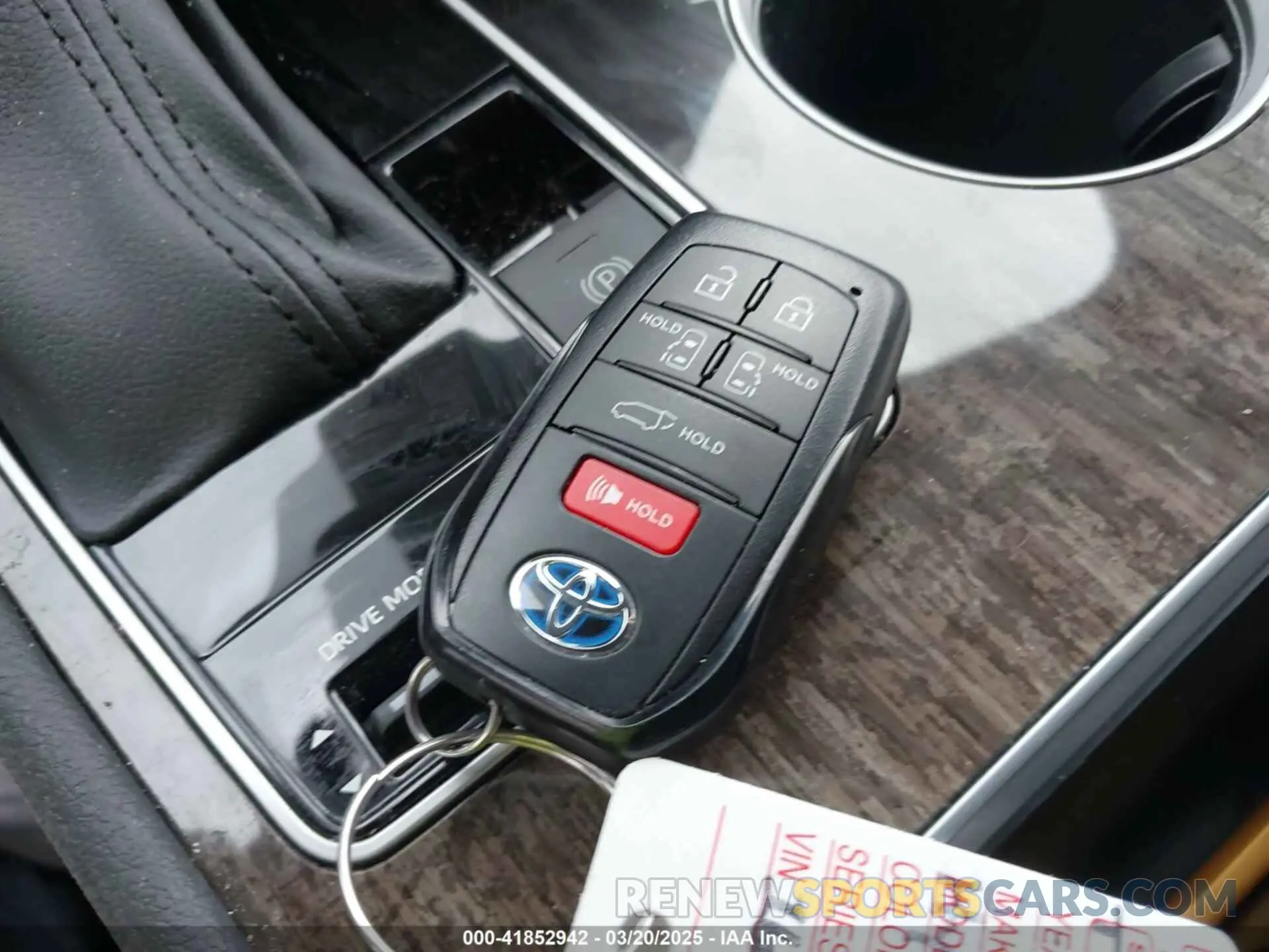 11 Photograph of a damaged car 5TDESKFC0SS168900 TOYOTA SIENNA 2025