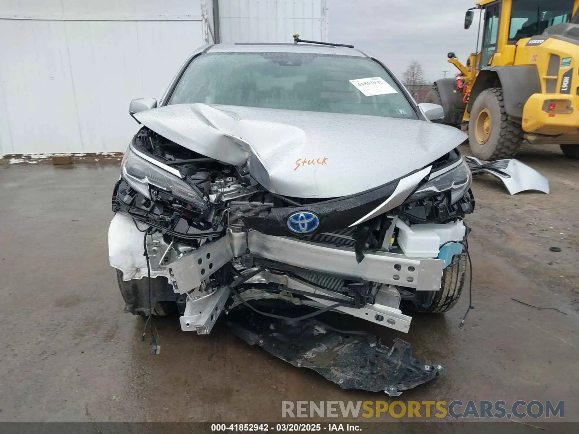 13 Photograph of a damaged car 5TDESKFC0SS168900 TOYOTA SIENNA 2025