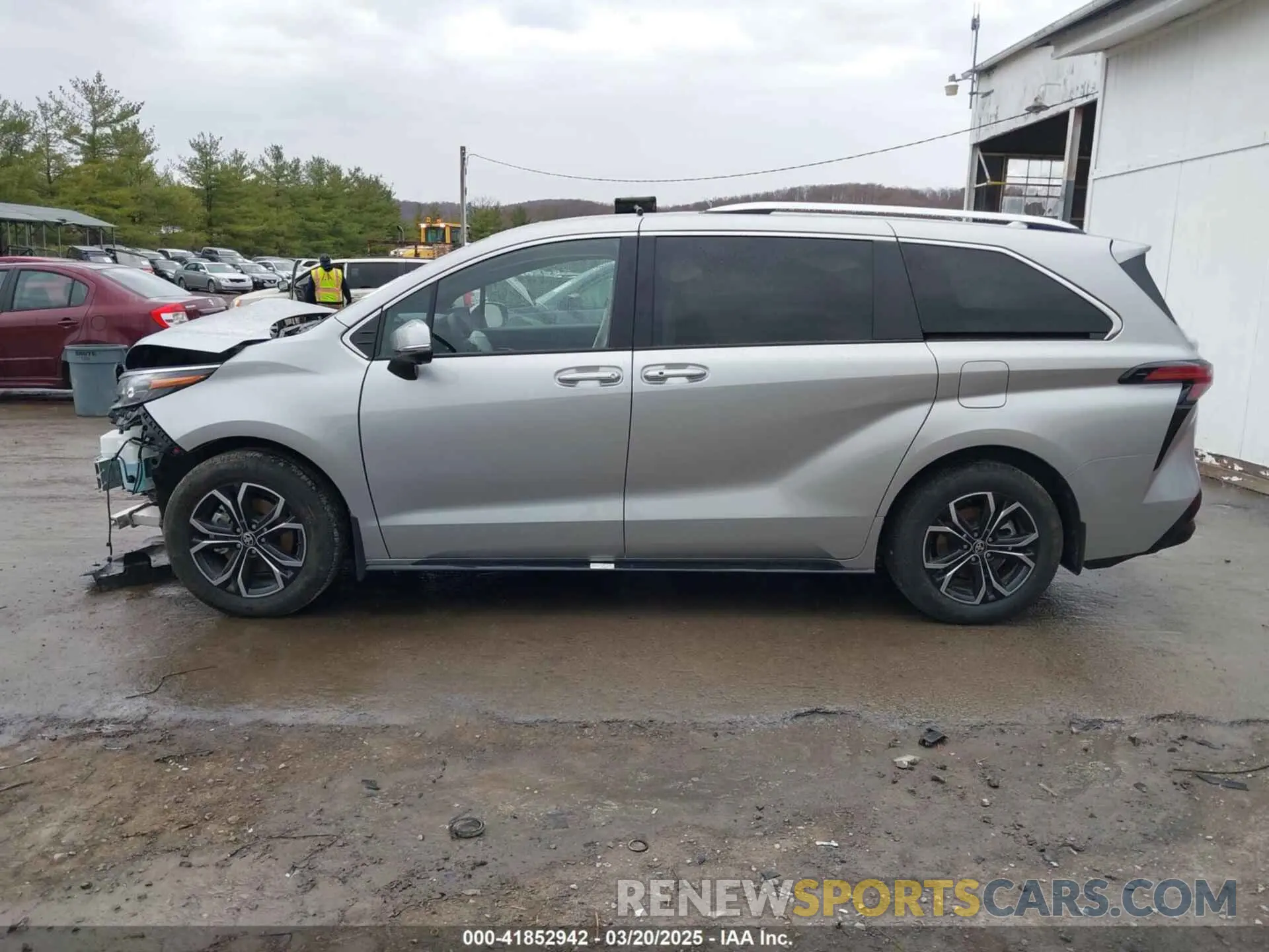 15 Photograph of a damaged car 5TDESKFC0SS168900 TOYOTA SIENNA 2025