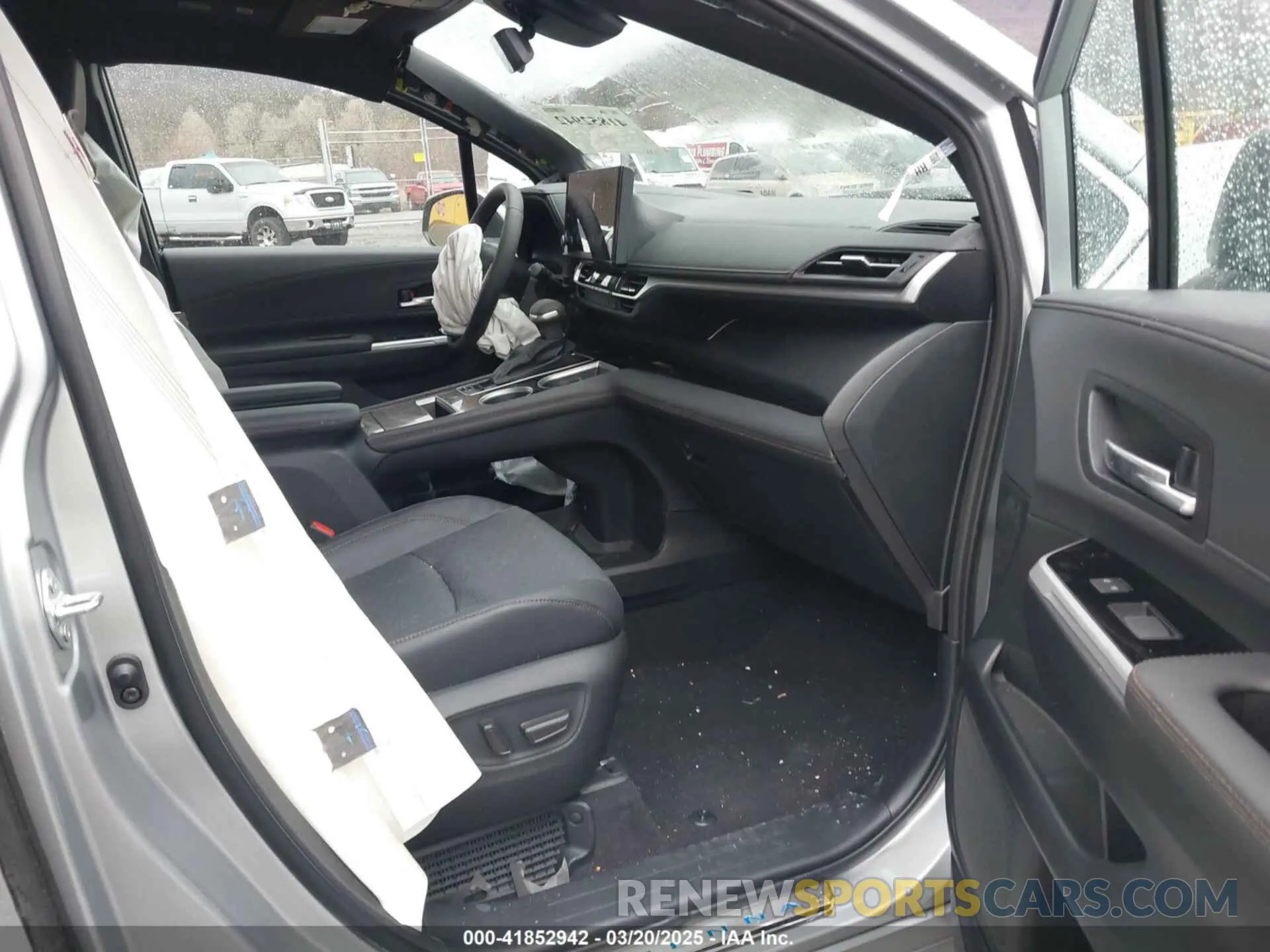 5 Photograph of a damaged car 5TDESKFC0SS168900 TOYOTA SIENNA 2025
