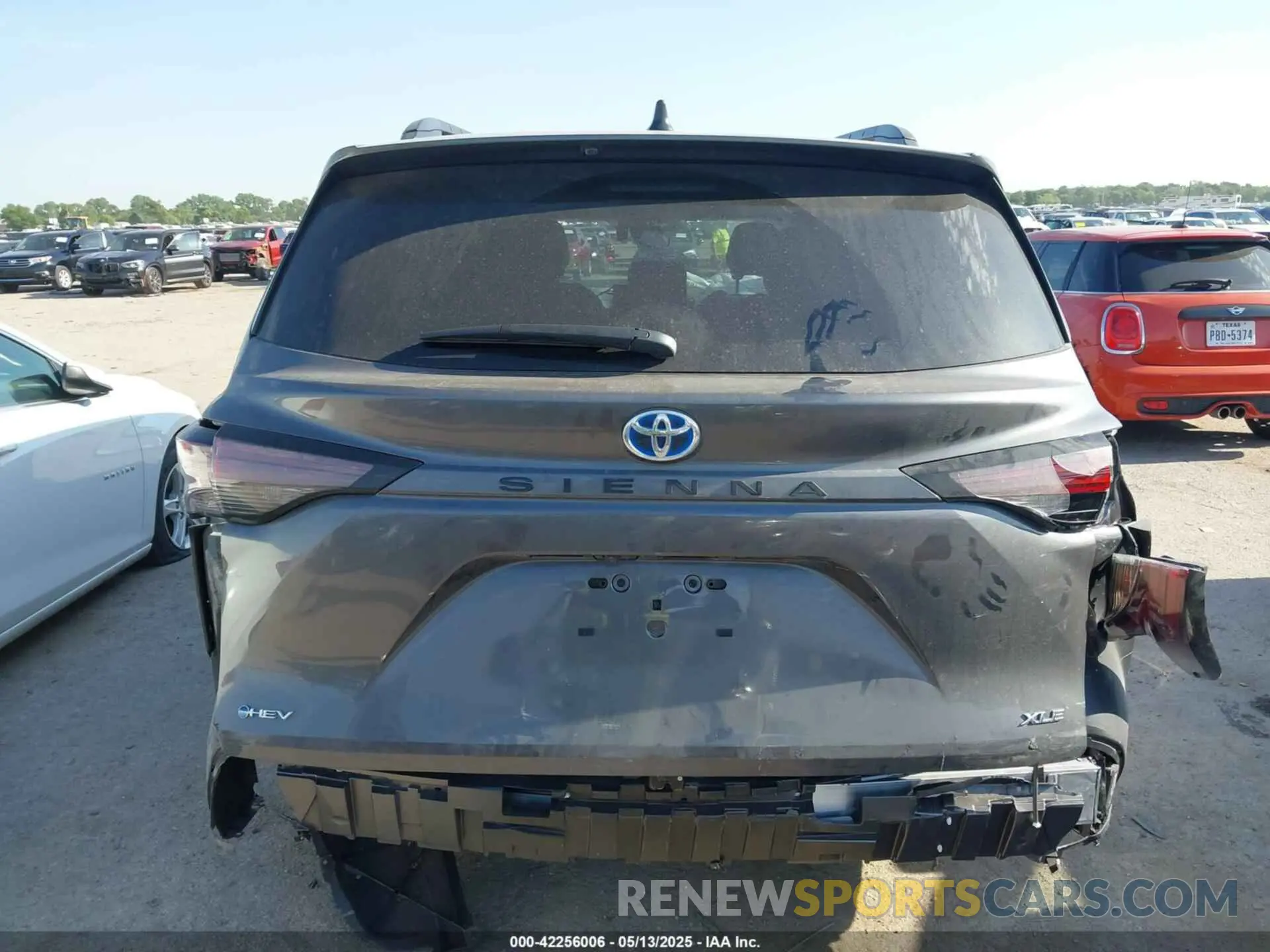 17 Photograph of a damaged car 5TDJRKEC0SS241548 TOYOTA SIENNA 2025
