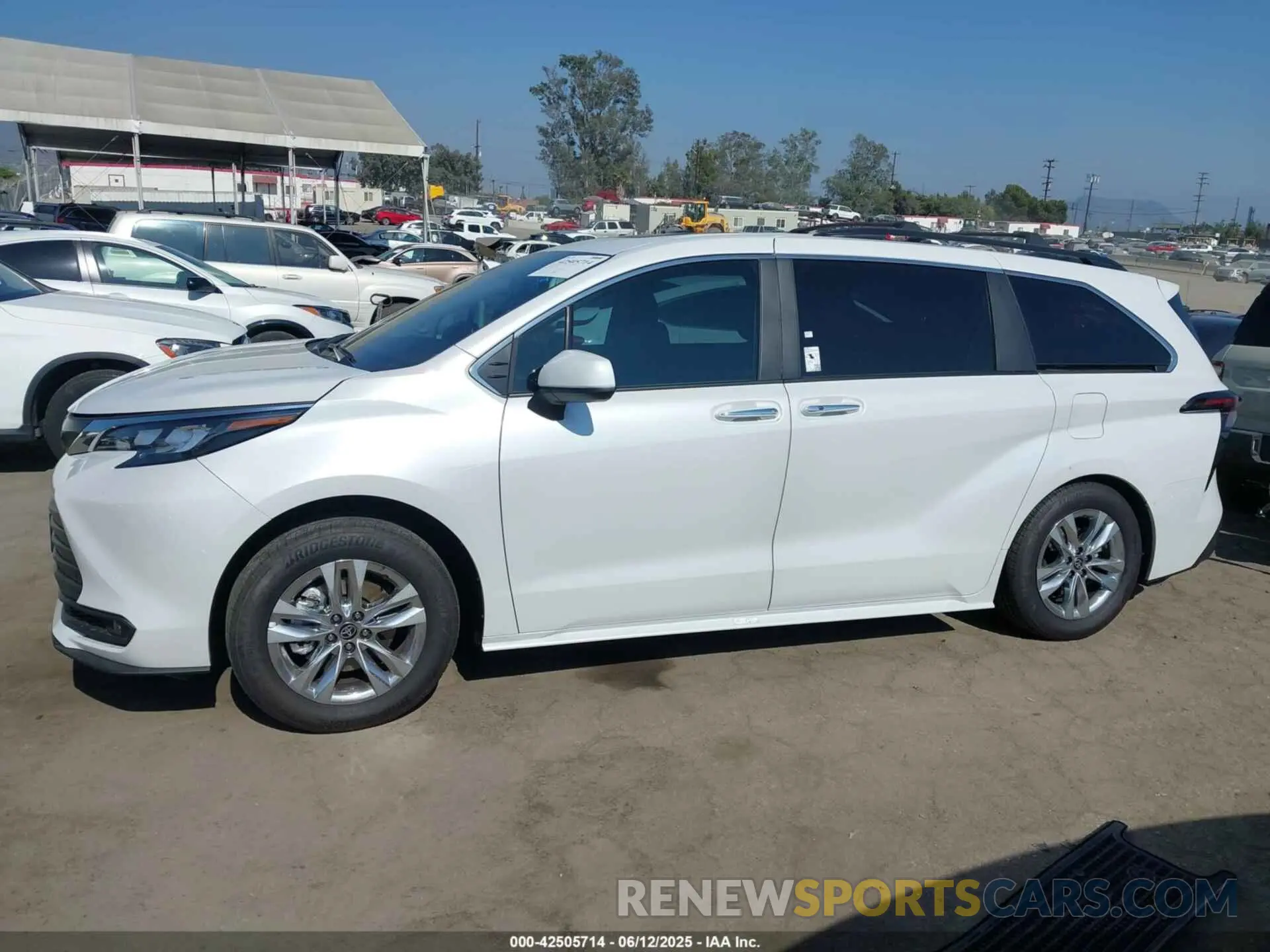 14 Photograph of a damaged car 5TDJRKEC2SS257492 TOYOTA SIENNA 2025