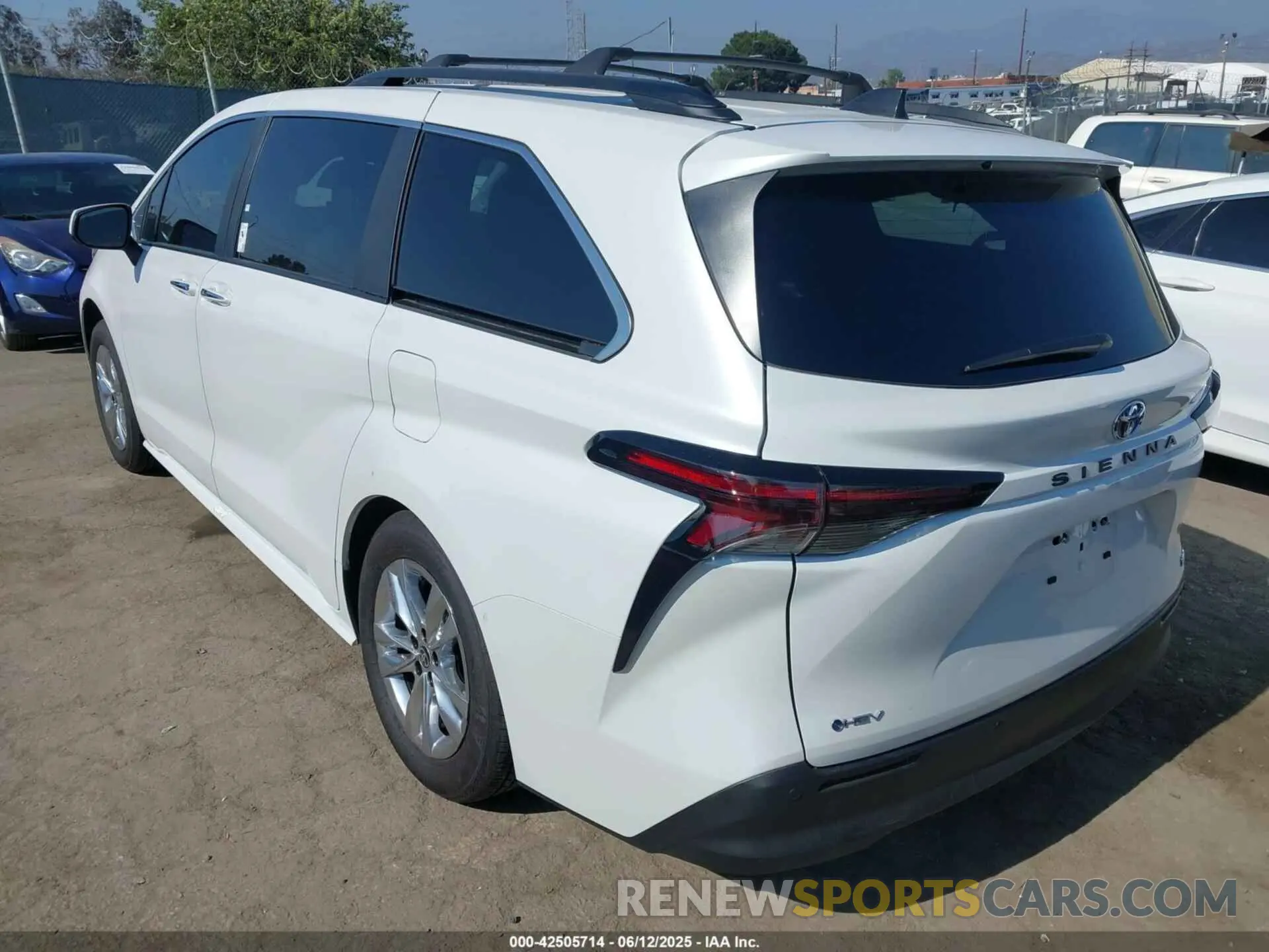 3 Photograph of a damaged car 5TDJRKEC2SS257492 TOYOTA SIENNA 2025