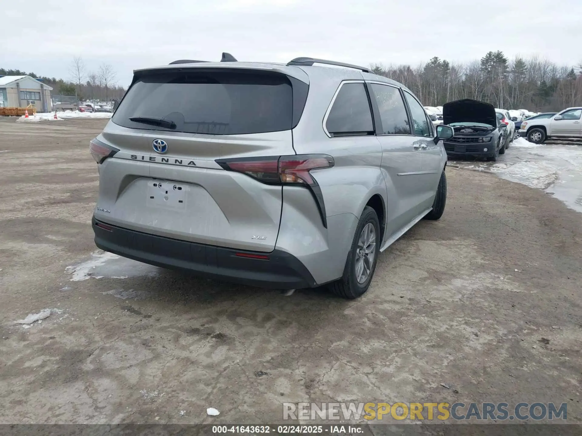 4 Photograph of a damaged car 5TDJSKFC1SS170265 TOYOTA SIENNA 2025