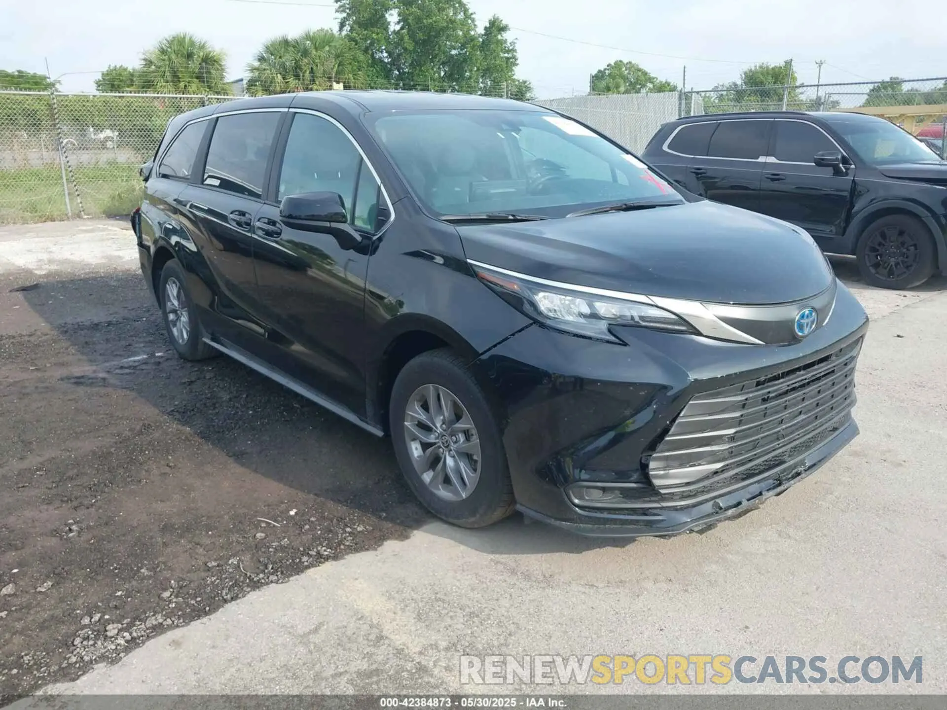 1 Photograph of a damaged car 5TDKRKEC0SS237116 TOYOTA SIENNA 2025