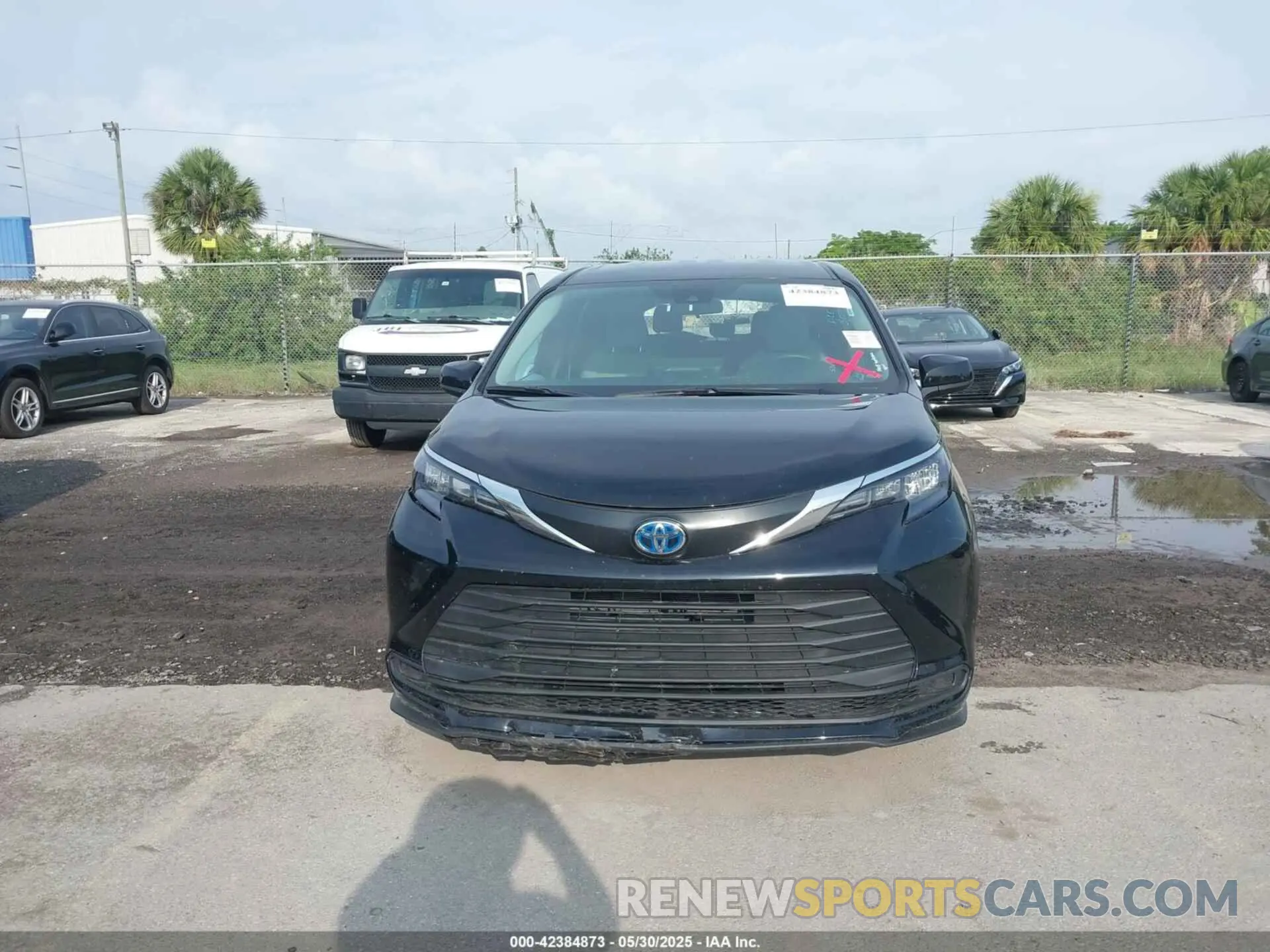 13 Photograph of a damaged car 5TDKRKEC0SS237116 TOYOTA SIENNA 2025
