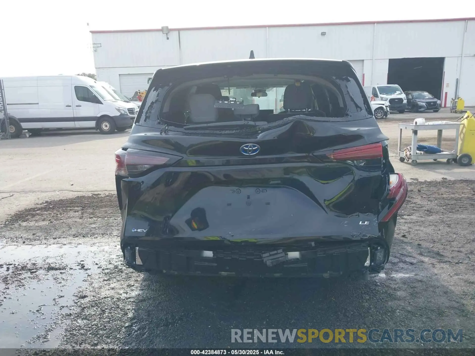 17 Photograph of a damaged car 5TDKRKEC0SS237116 TOYOTA SIENNA 2025